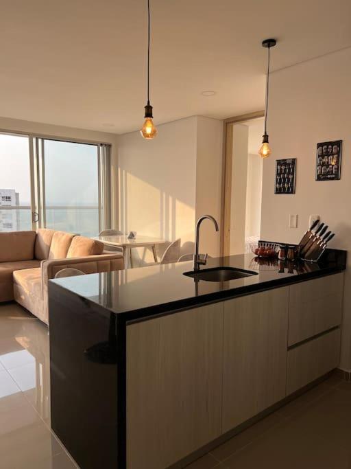 Apartamento Moderno y lujoso con vista al mar Piso 1903 - cerca a ciudad amurallada