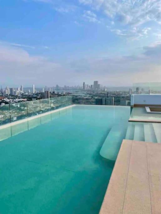 Apartamento Moderno y lujoso con vista al mar Piso 1903 - cerca a ciudad amurallada