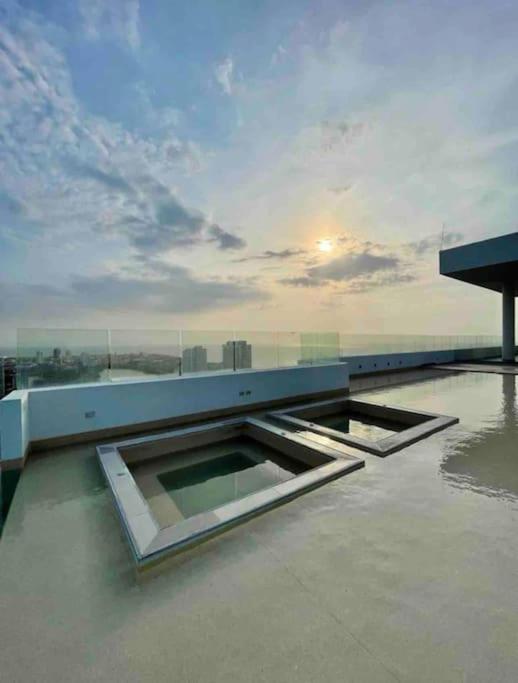 Apartamento Moderno y lujoso con vista al mar Piso 1903 - cerca a ciudad amurallada