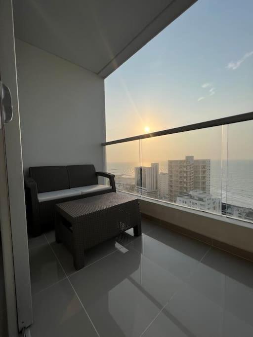 Apartamento Moderno y lujoso con vista al mar Piso 1903 - cerca a ciudad amurallada