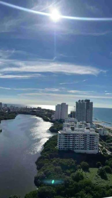 Apartamento Moderno y lujoso con vista al mar Piso 1903 - cerca a ciudad amurallada