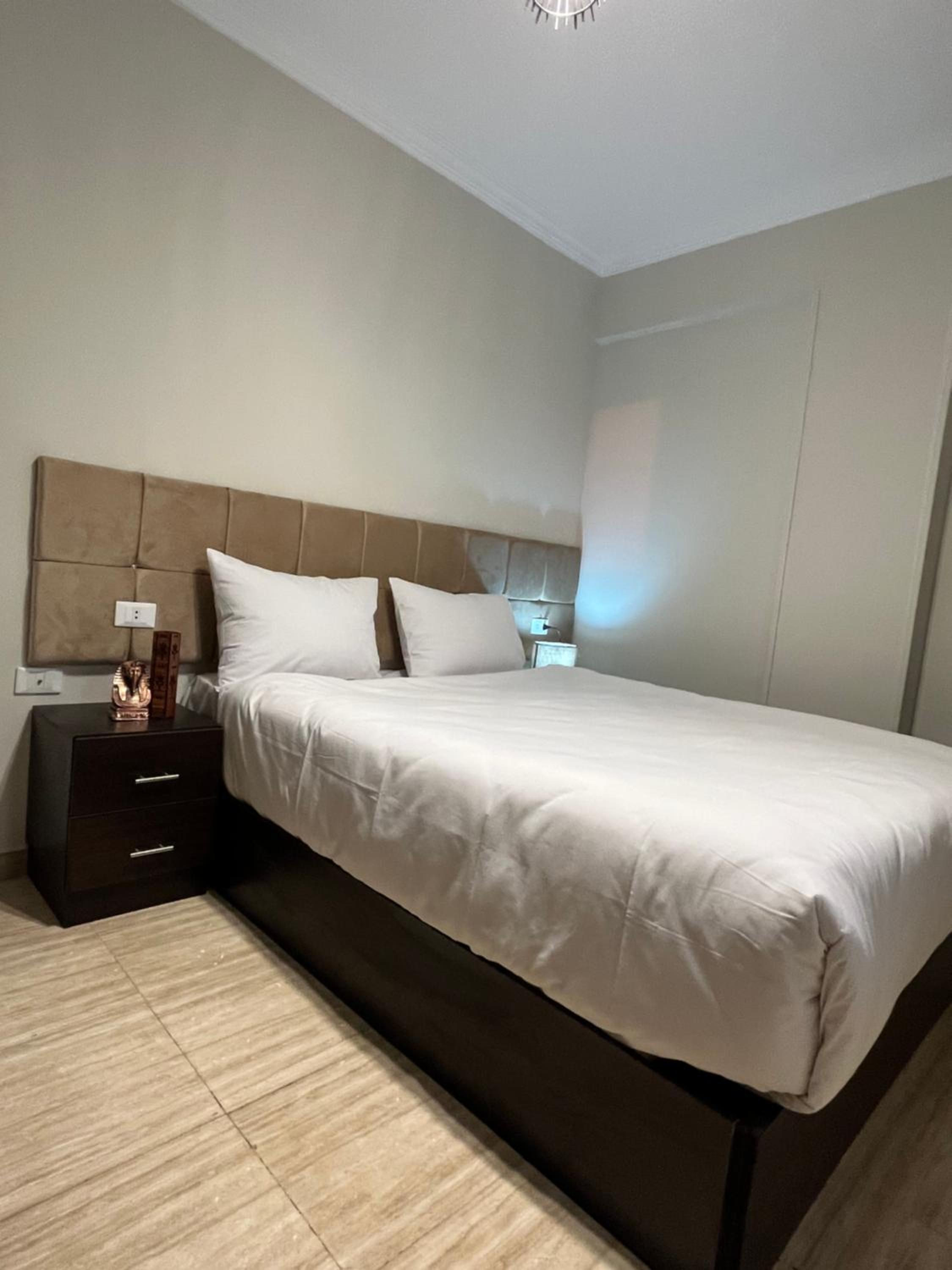 Crowne Pyramids View inn