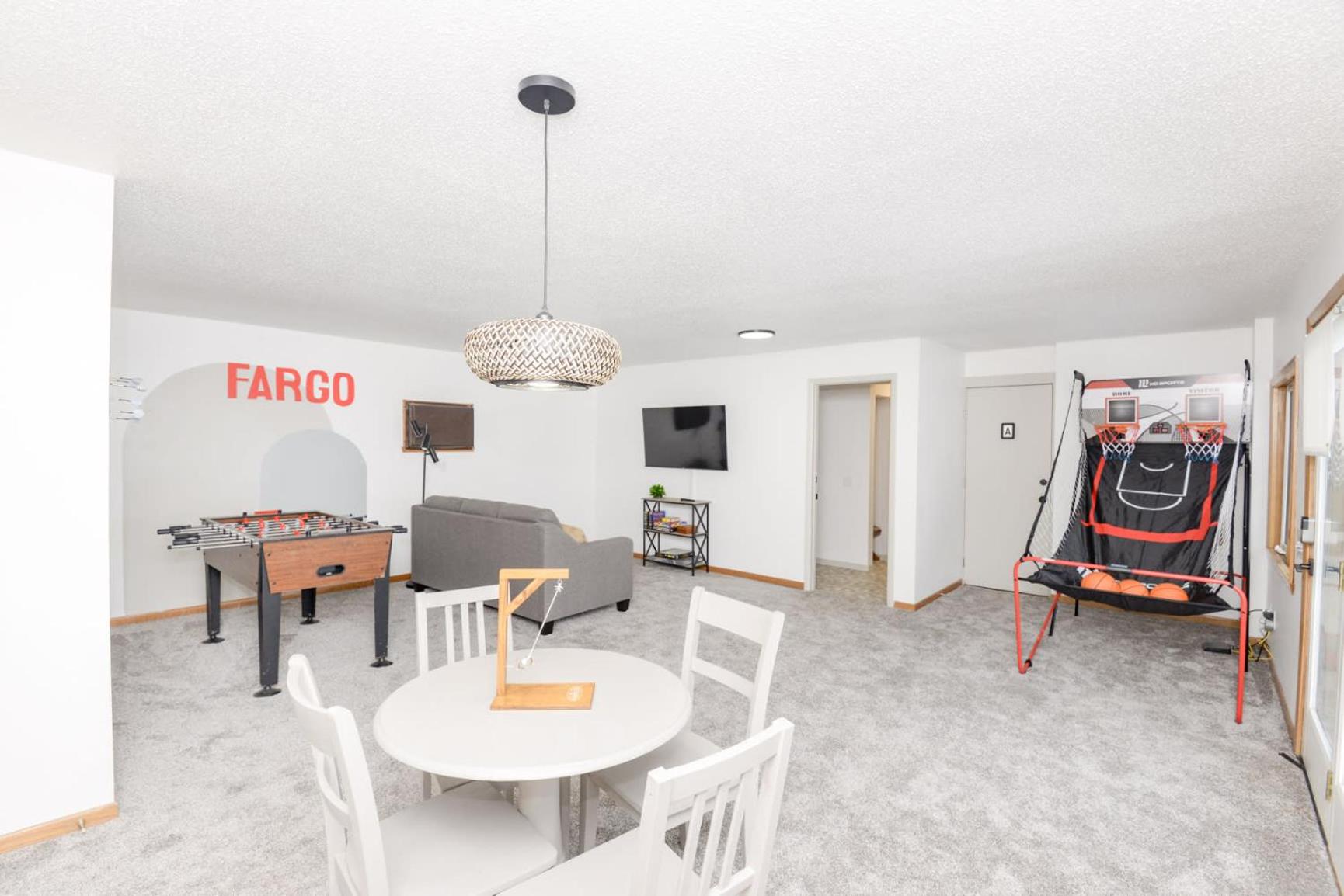 Hotel NEW Remodeled Townhome Close to Downtown - Image 1