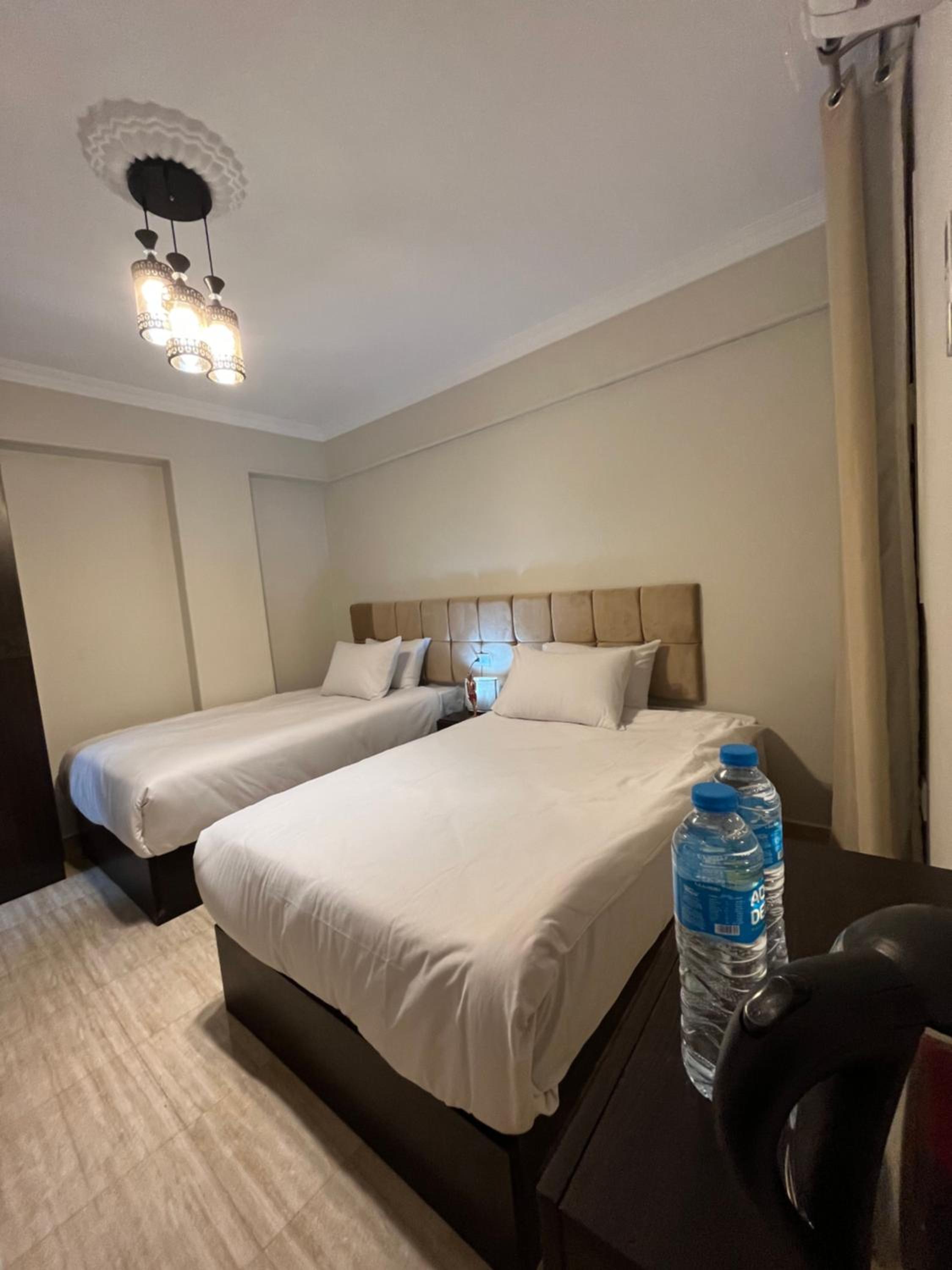Crowne Pyramids View inn