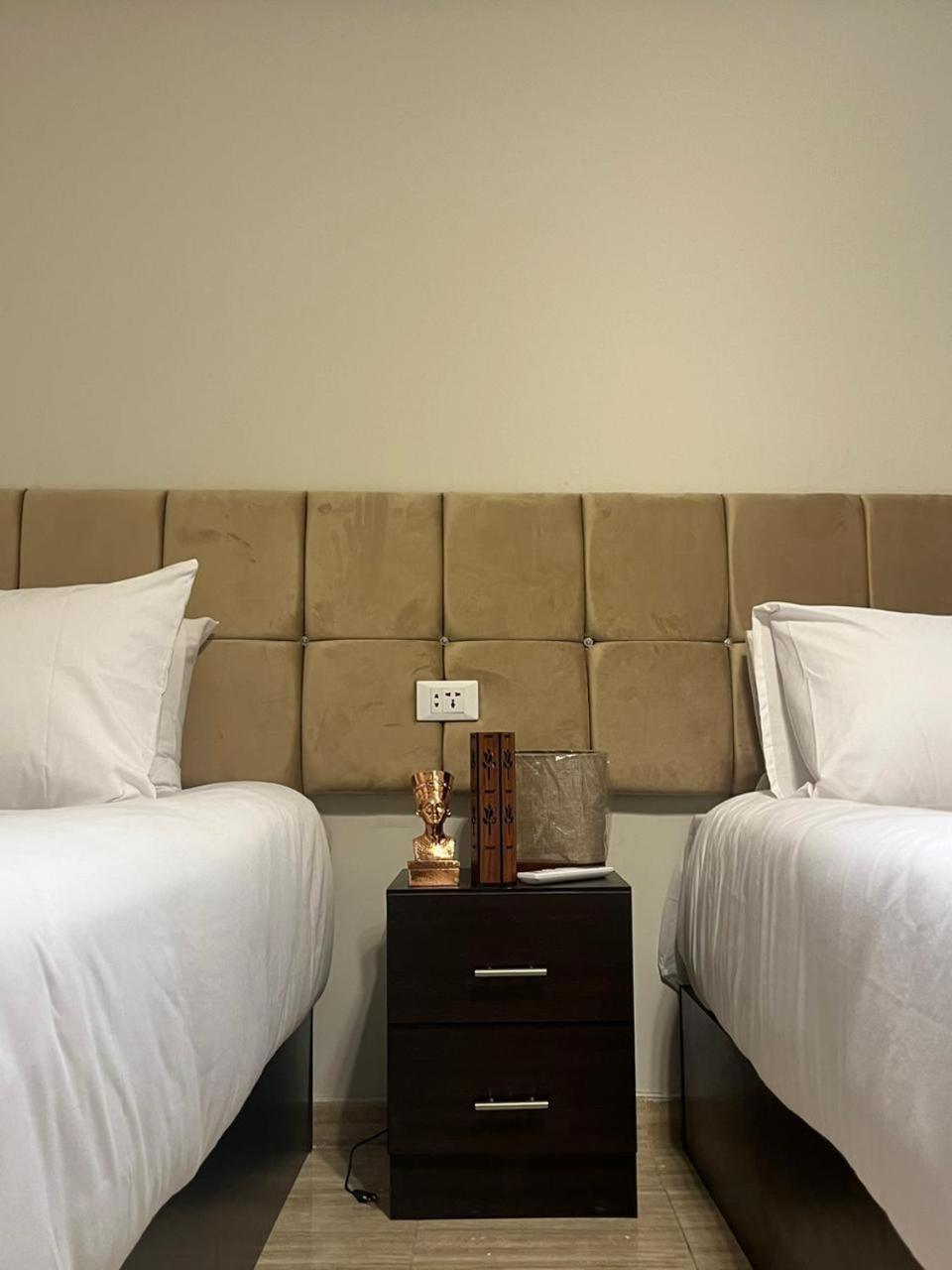 Crowne Pyramids View inn