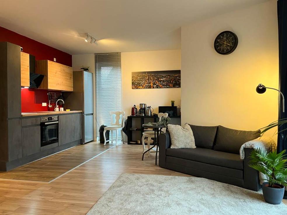 WORKATION Luxury Nature House , 10 min VW , Relax from Work mit Terrasse, Balkon und Parkplatz