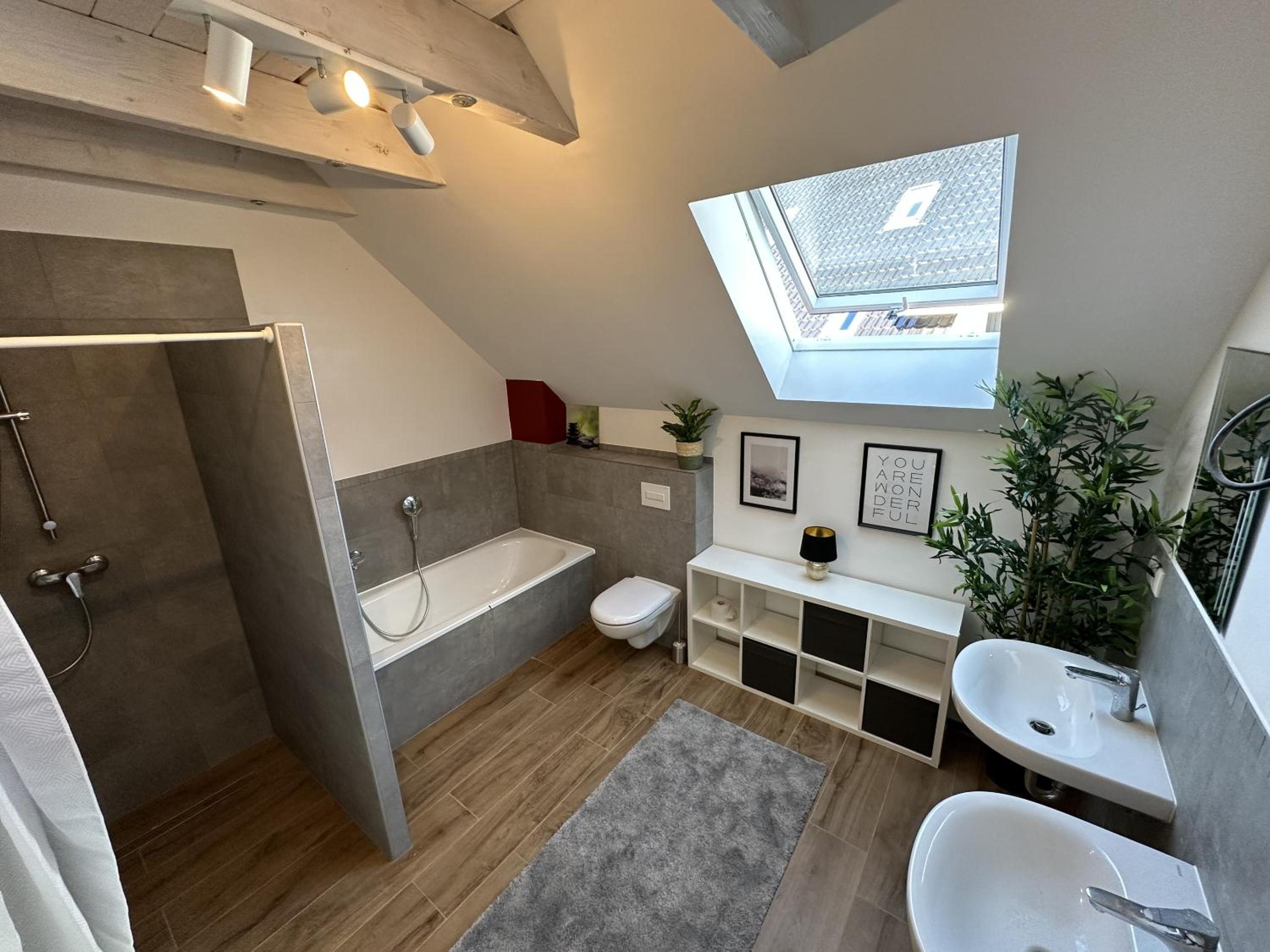 WORKATION Luxury Nature House , 10 min VW , Relax from Work mit Terrasse, Balkon und Parkplatz