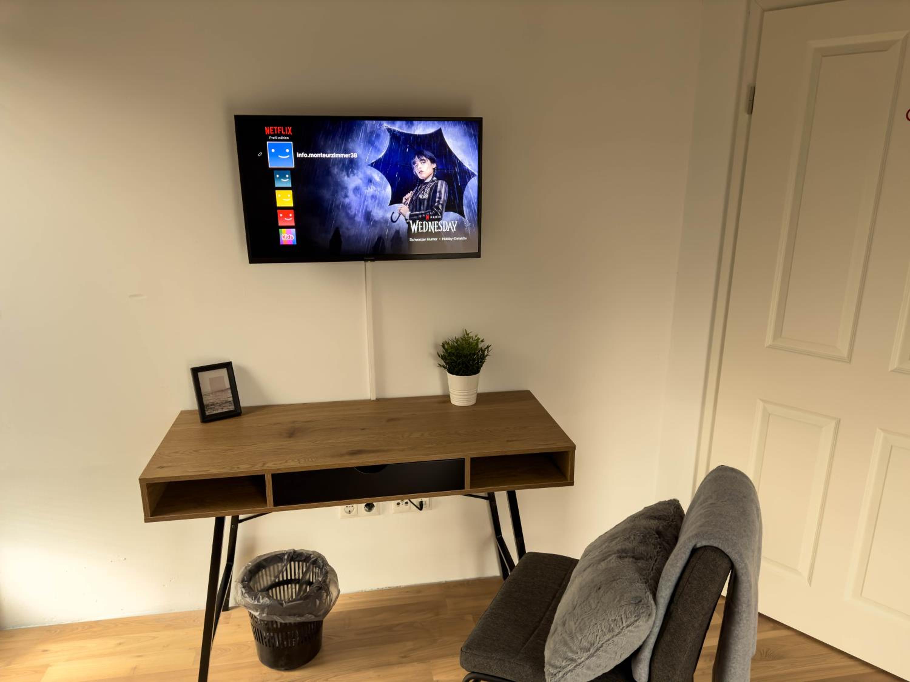 WORKATION Luxury Nature House , 10 min VW , Relax from Work mit Terrasse, Balkon und Parkplatz