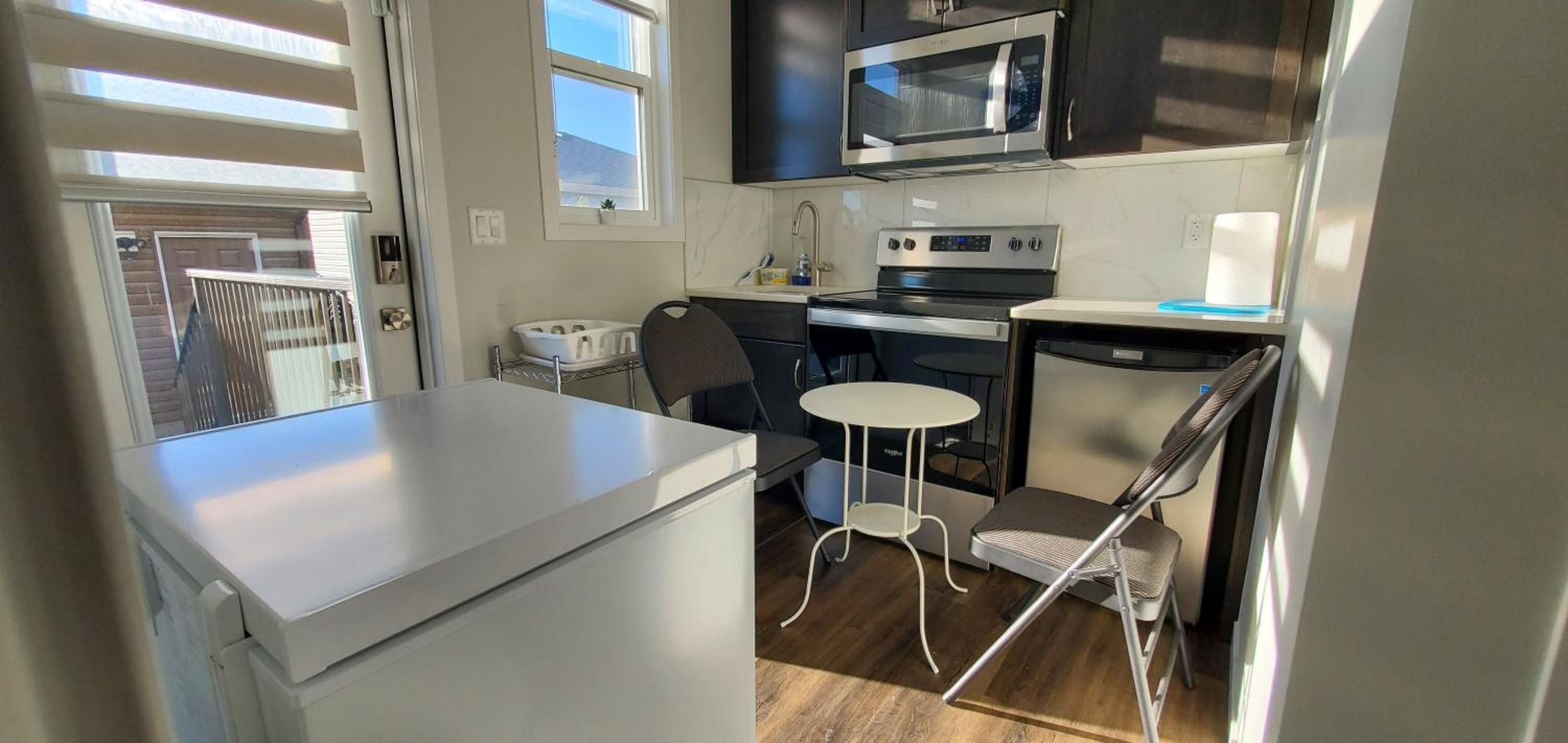Delightful 1-bedroom Private Suite in a New Home