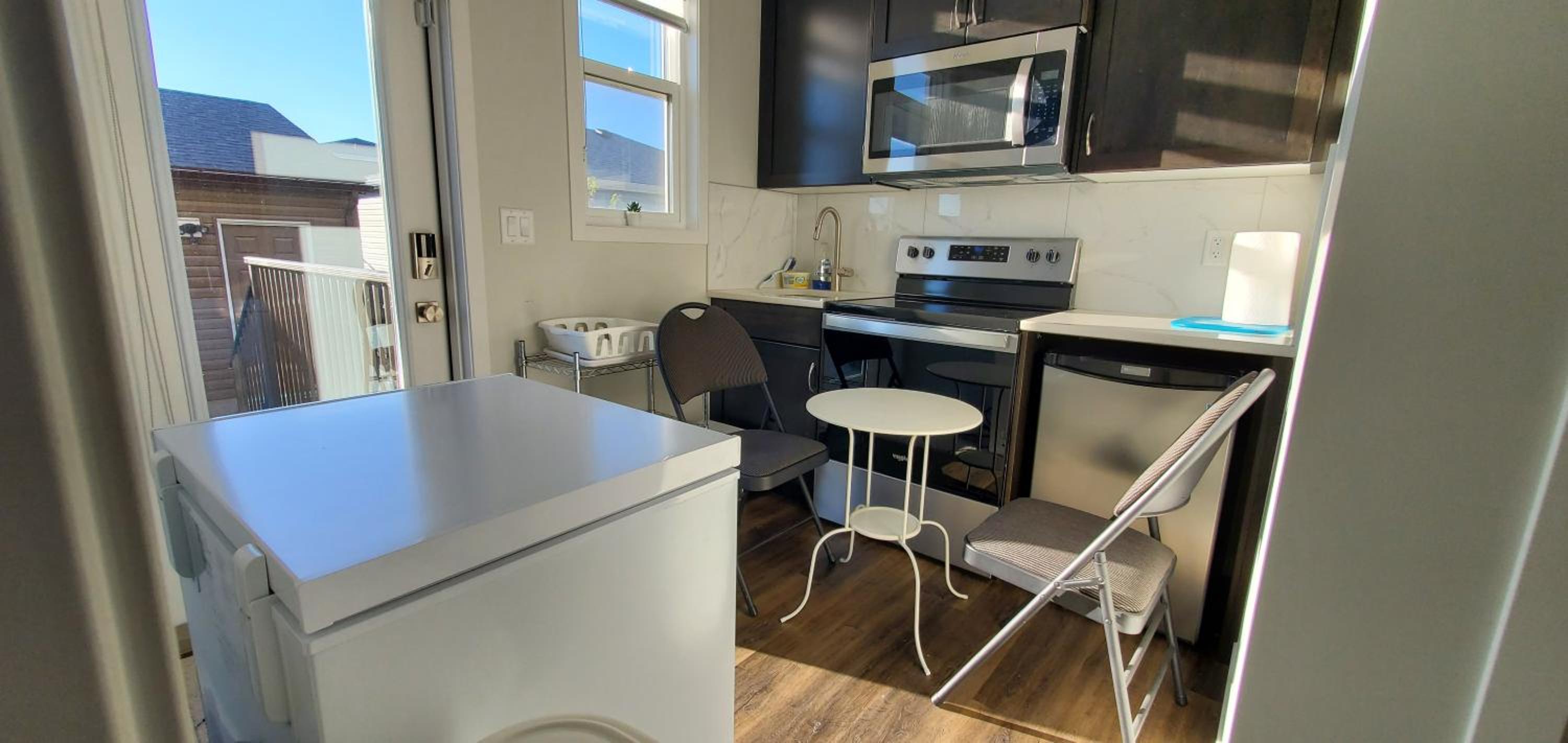 Delightful 1-bedroom Private Suite in a New Home