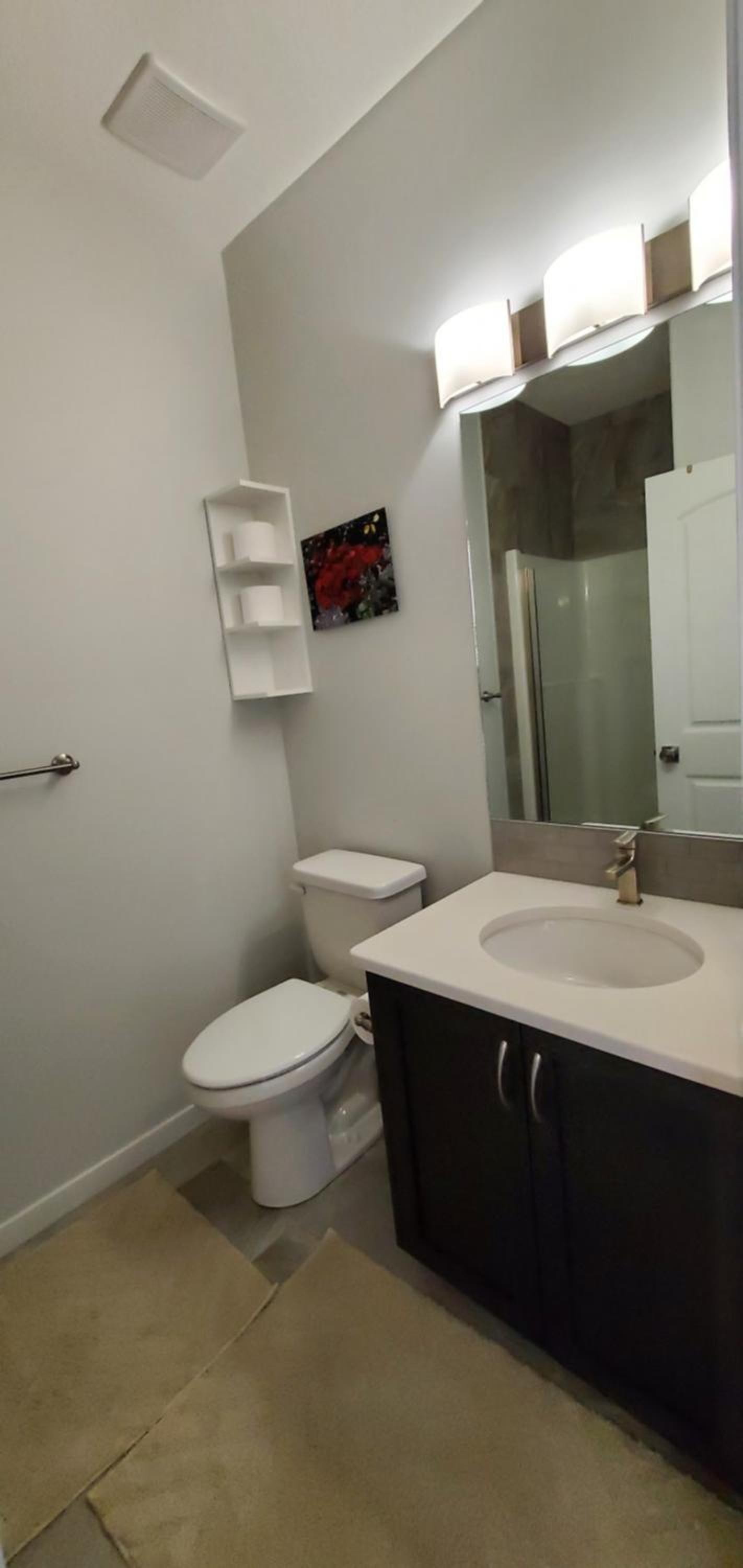 Delightful 1-bedroom Private Suite in a New Home
