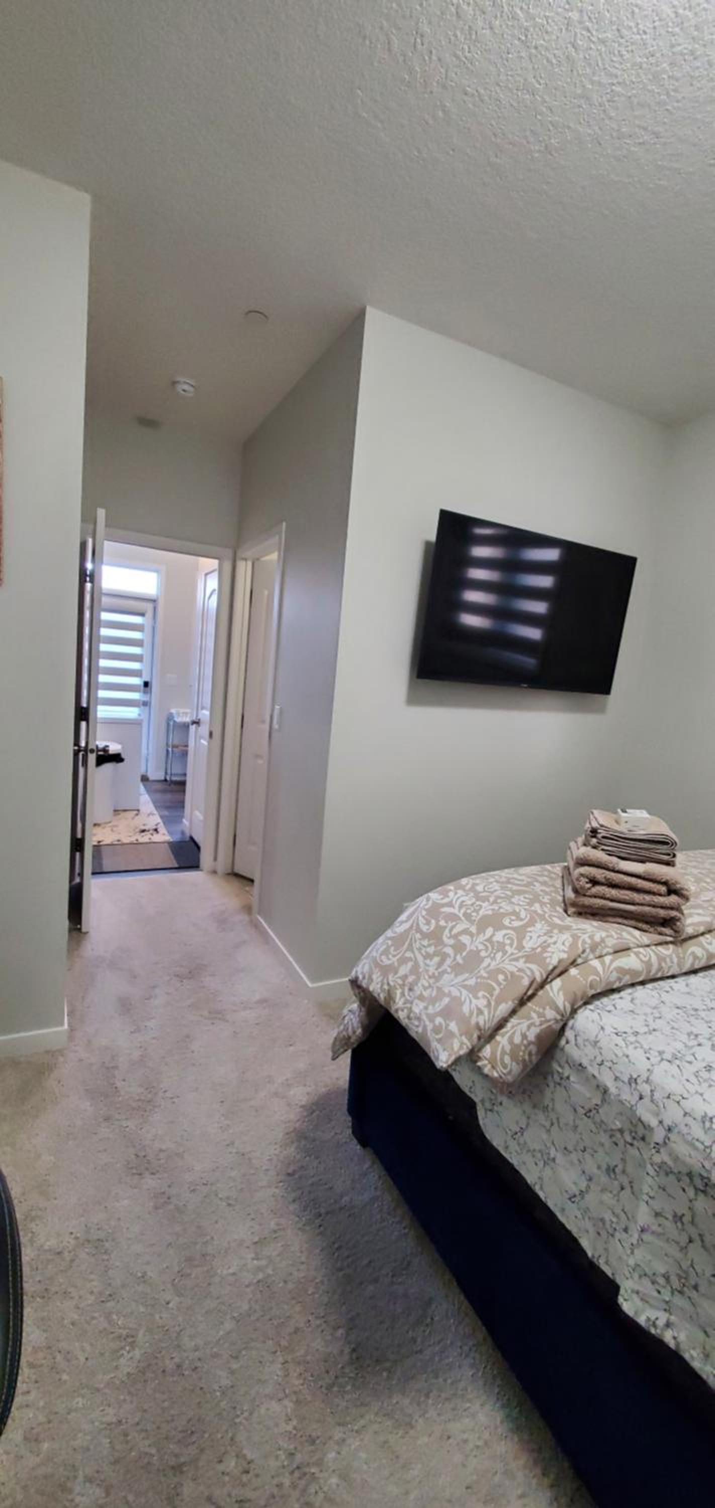 Delightful 1-bedroom Private Suite in a New Home