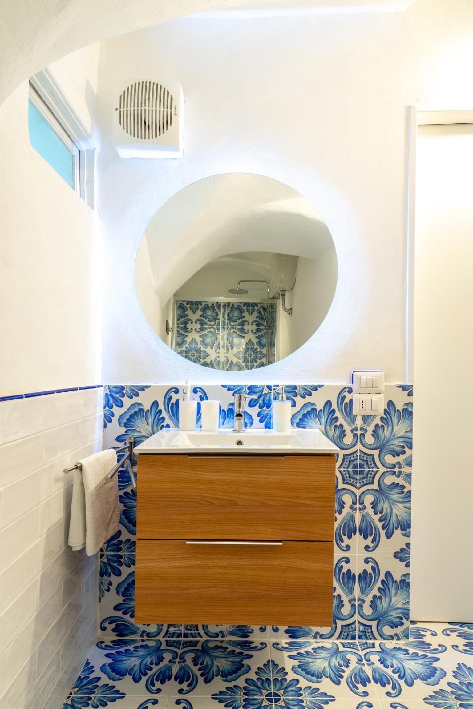 Pausea Suite