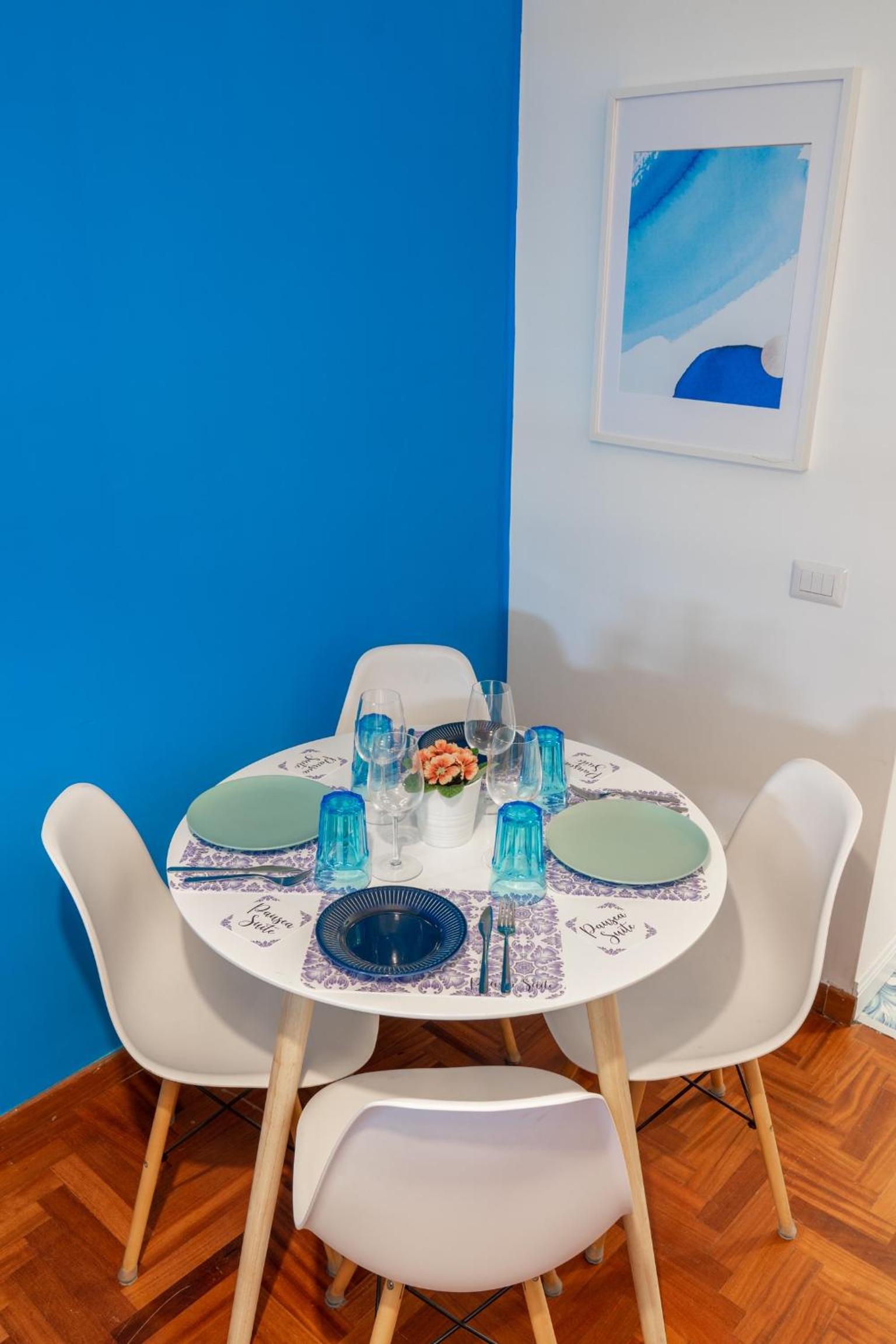 Pausea Suite