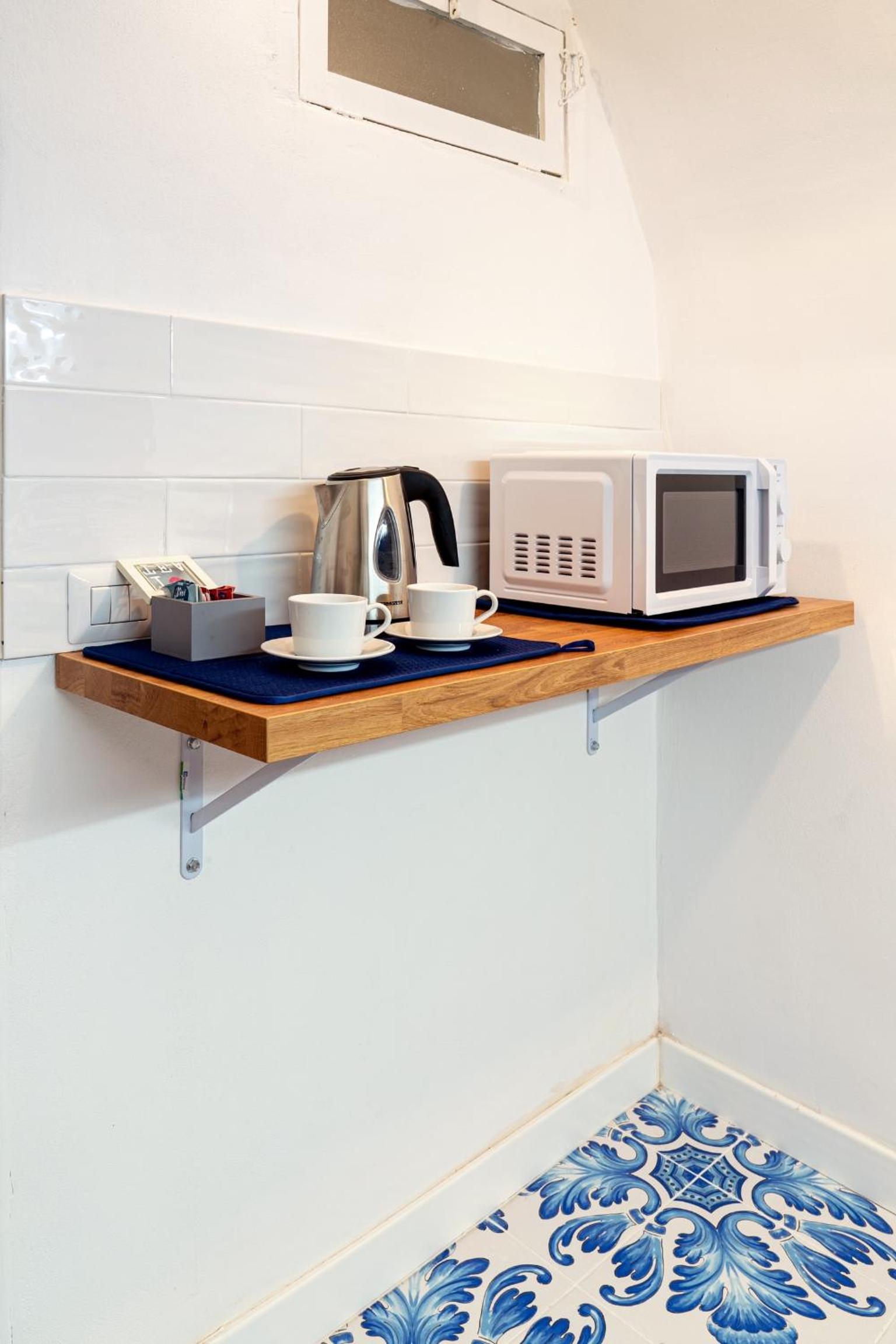 Pausea Suite