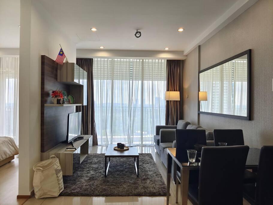 2206 Encorp Marina Elegance suite netflix By STAY photo 7