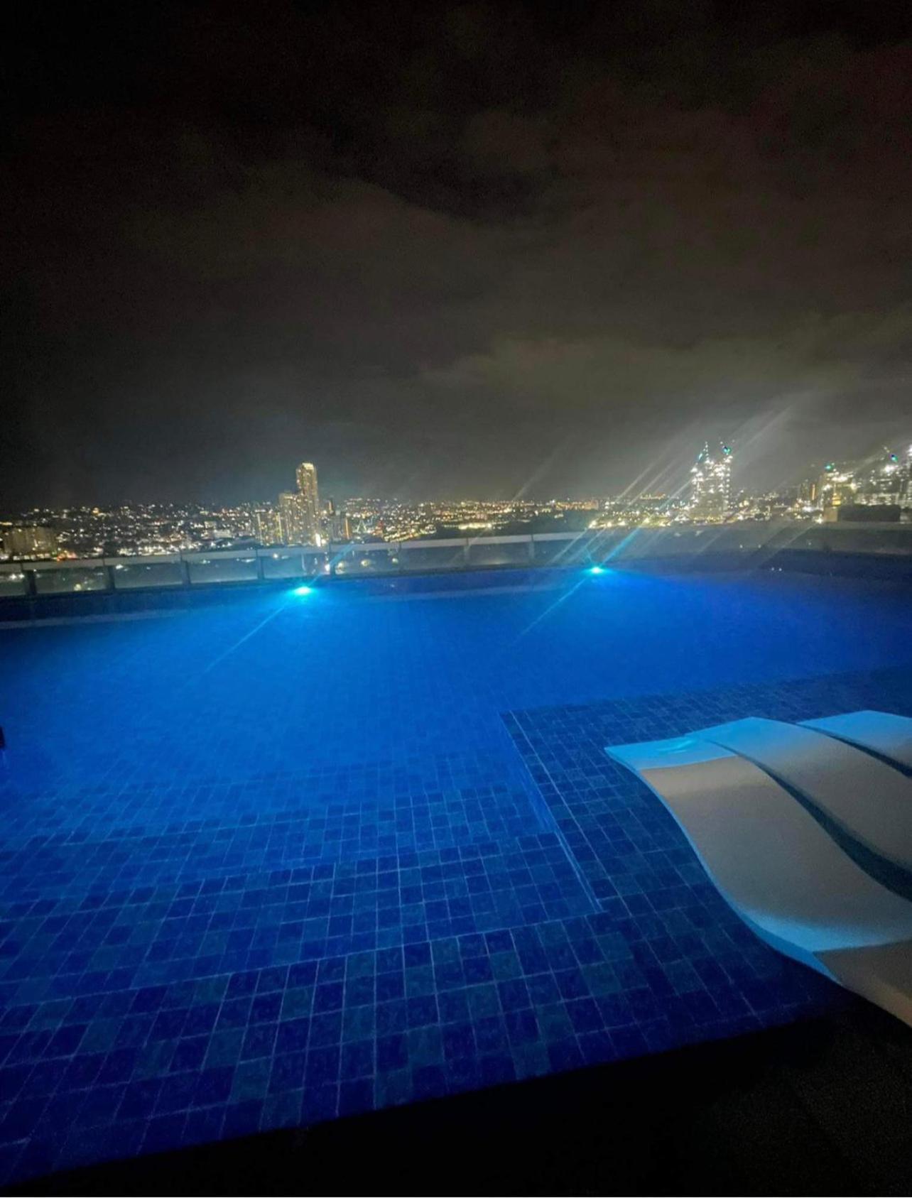 Fully Furnished 1BR unit in Eastwood Global Plaza view 2
