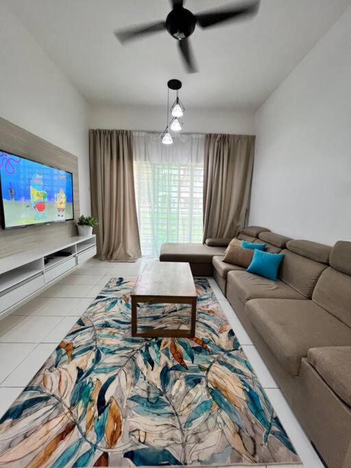 Lily King (modern and comfy) photo 1