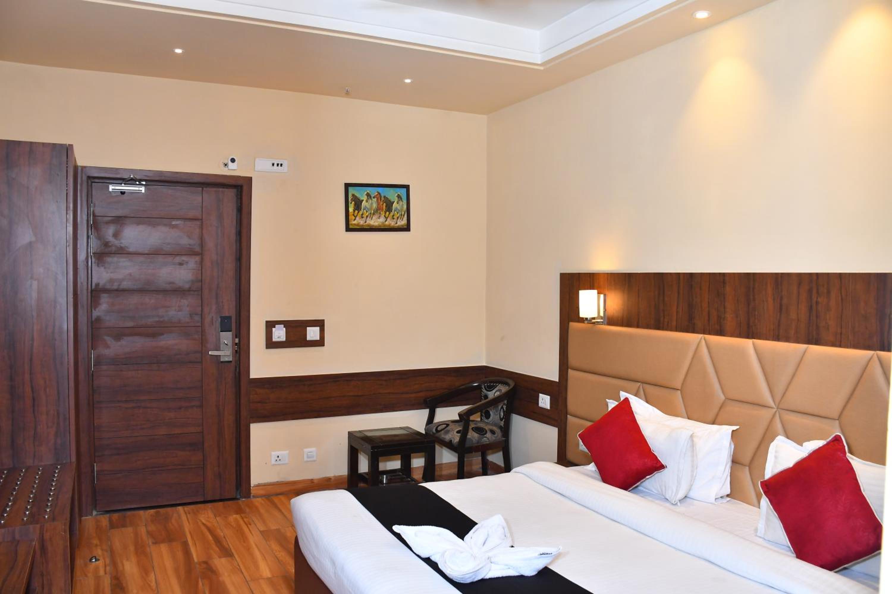 Hotel Bhagyaraj Palace - Best Hotel In Kanpur view 4
