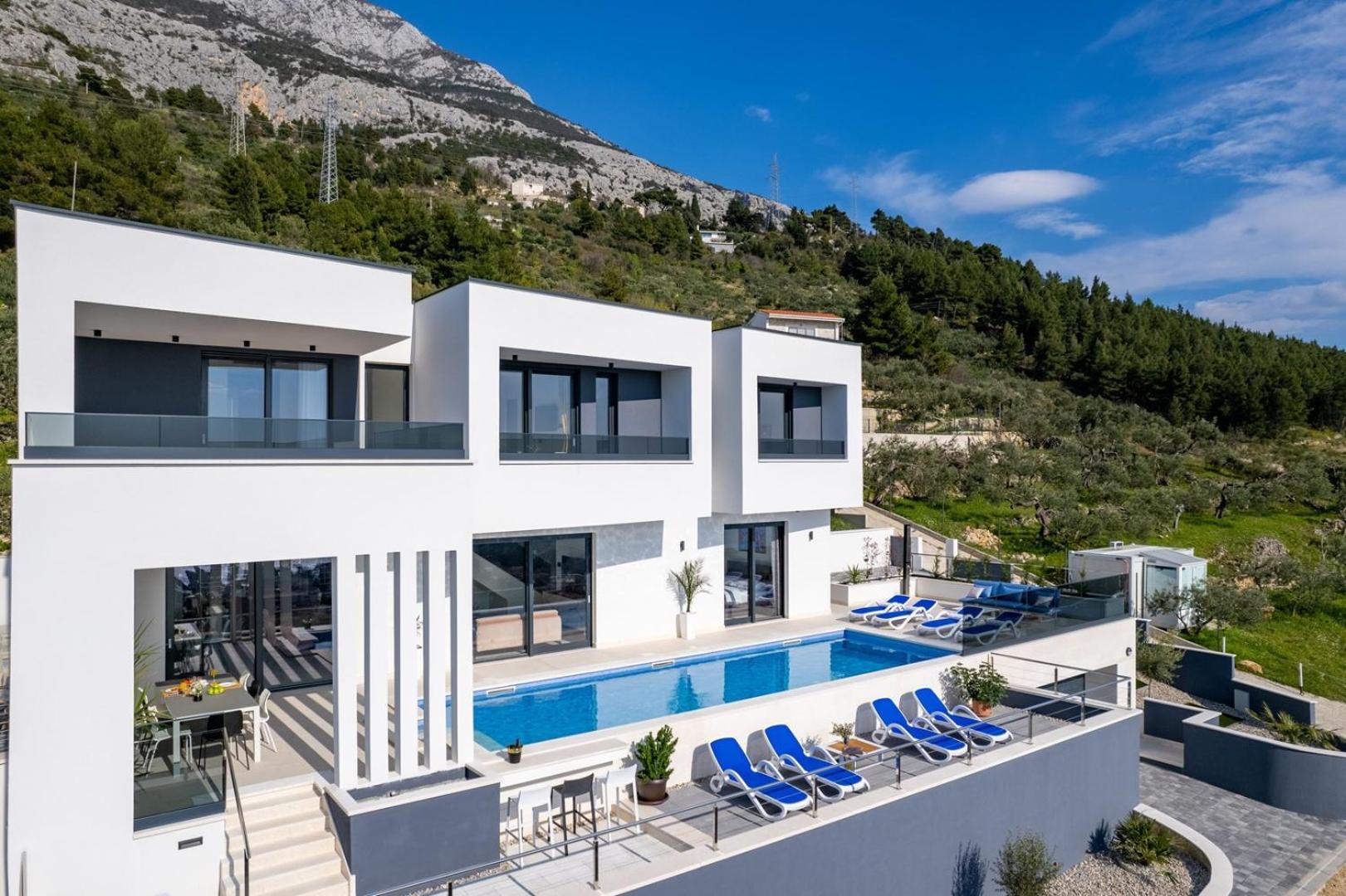 Luxury Villa Sagnia, 4 en-suite bedrooms, sea views view 4