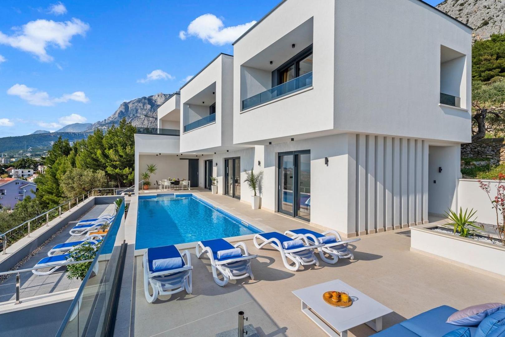 Luxury Villa Sagnia, 4 en-suite bedrooms, sea views view 5