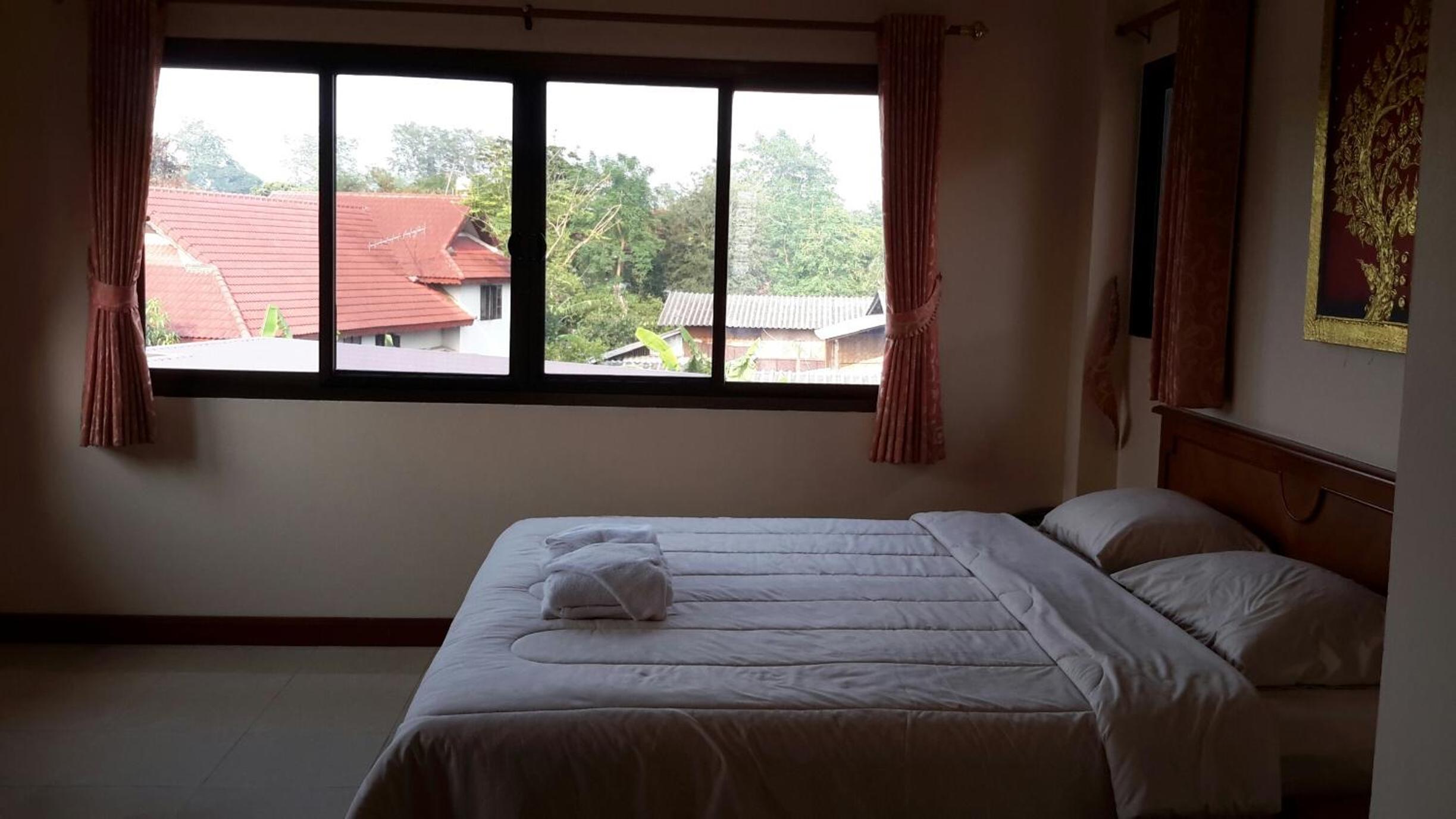 Donchai House Guest House& Cafe