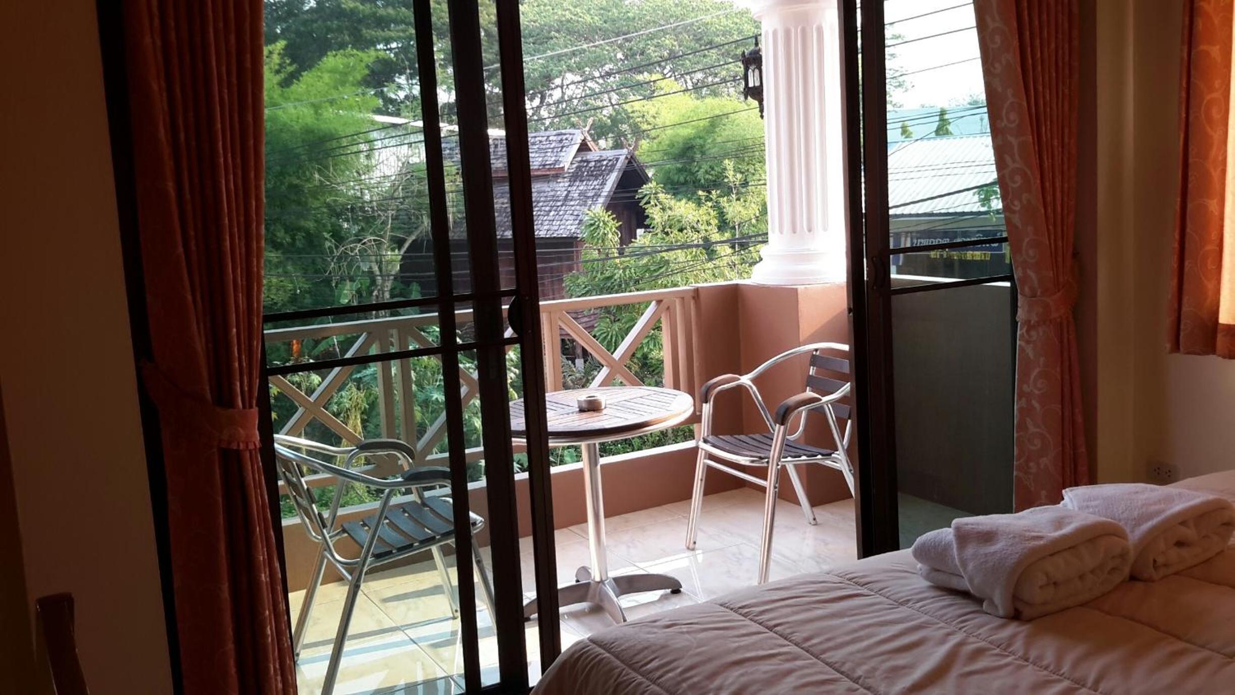 Donchai House Guest House& Cafe