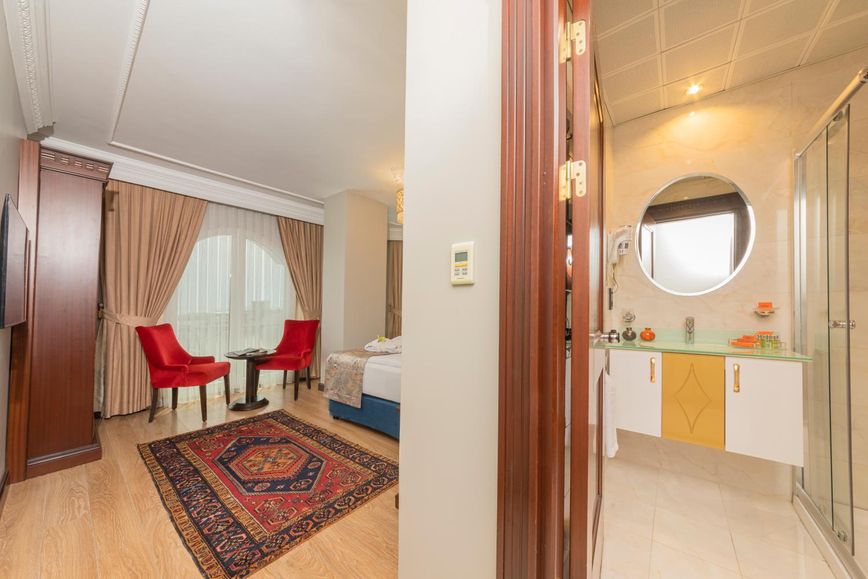 The Magnaura Palace Oteli - Image 31