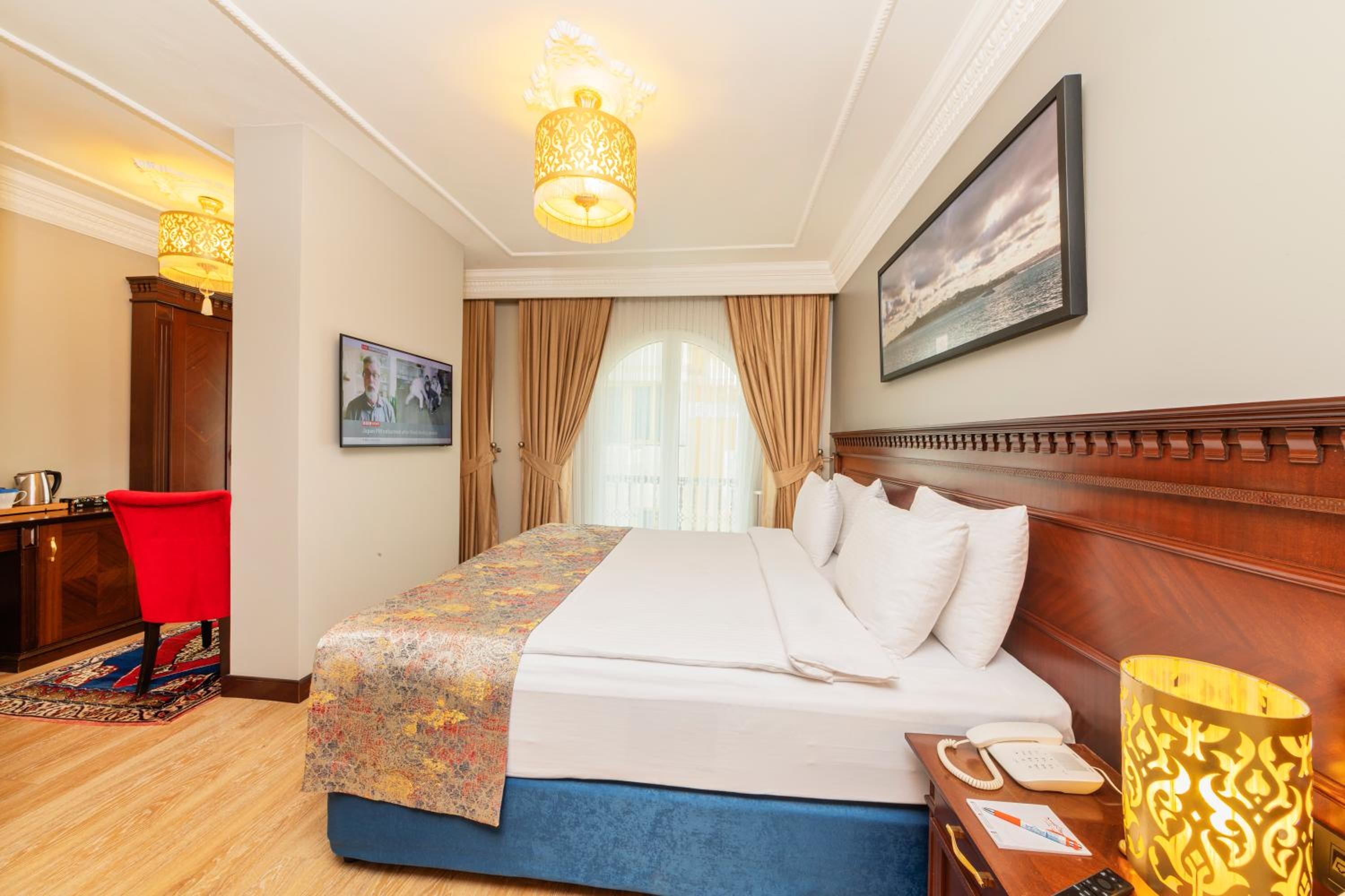 The Magnaura Palace Oteli - Image 33