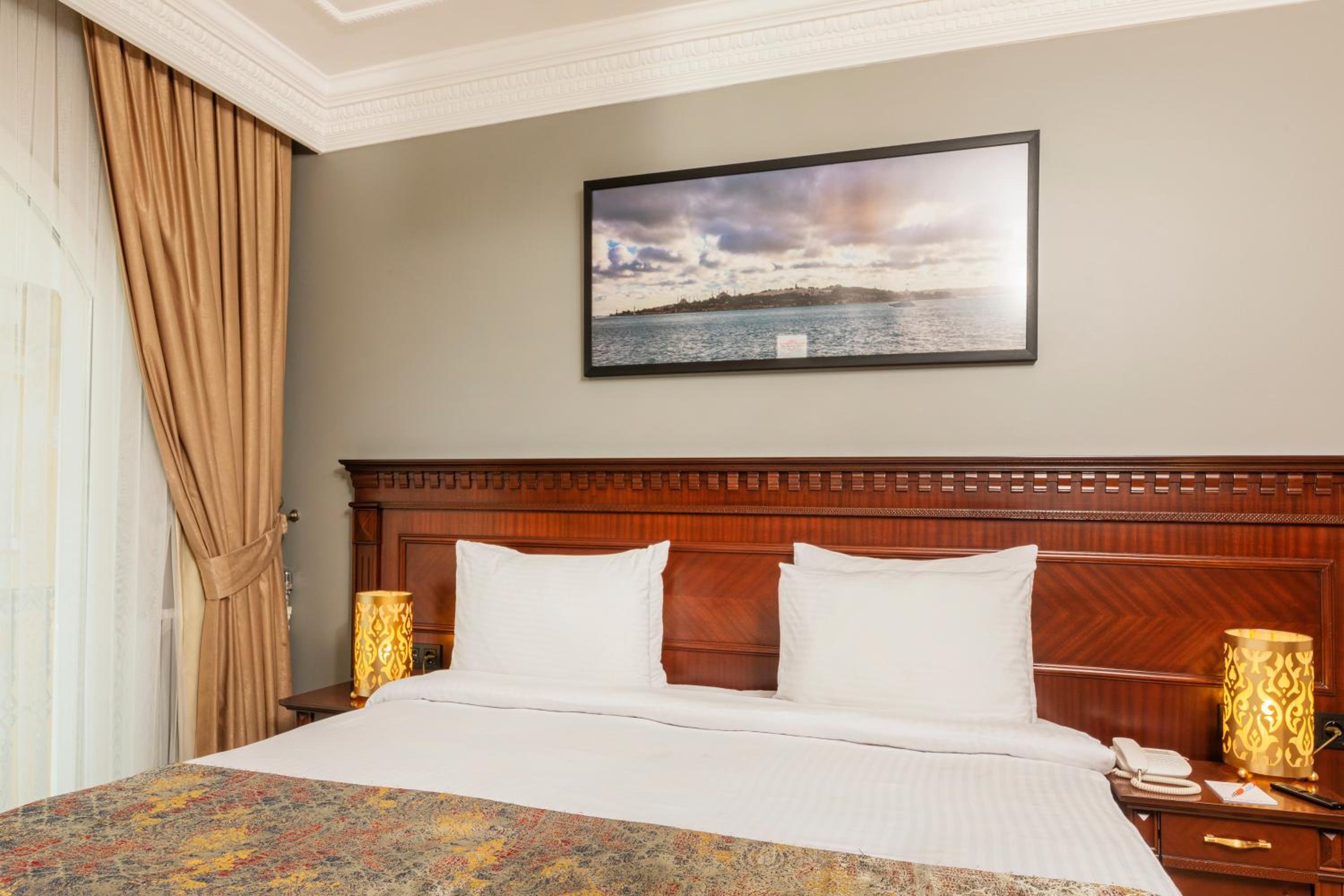 The Magnaura Palace Oteli - Image 39