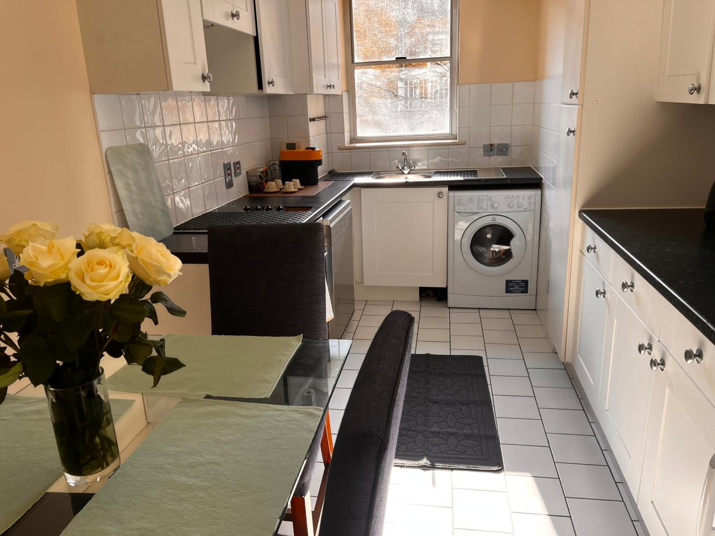 Hyde Park Great for Families 2beds & 2baths flat Fantastic location!