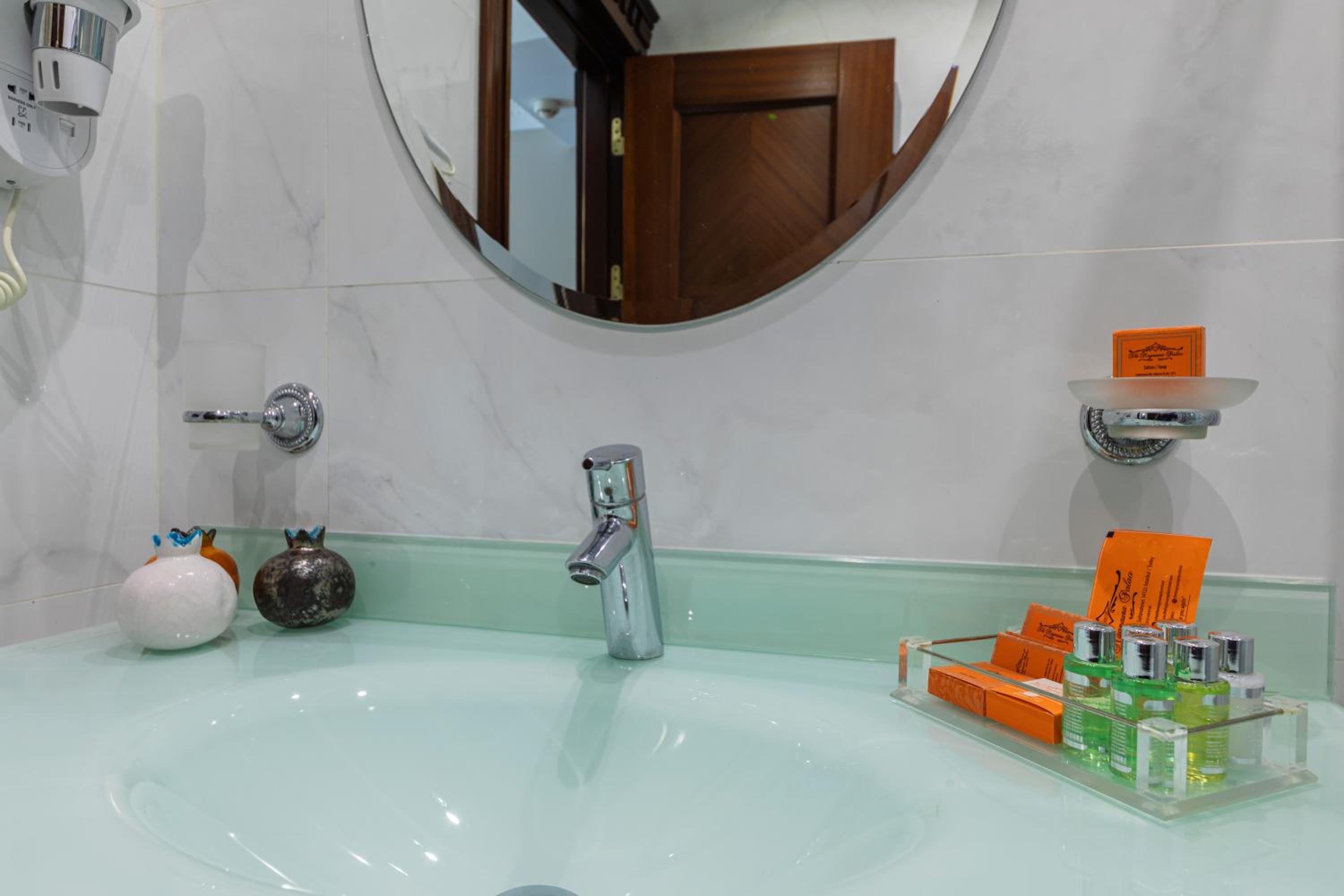 The Magnaura Palace Oteli - Image 41