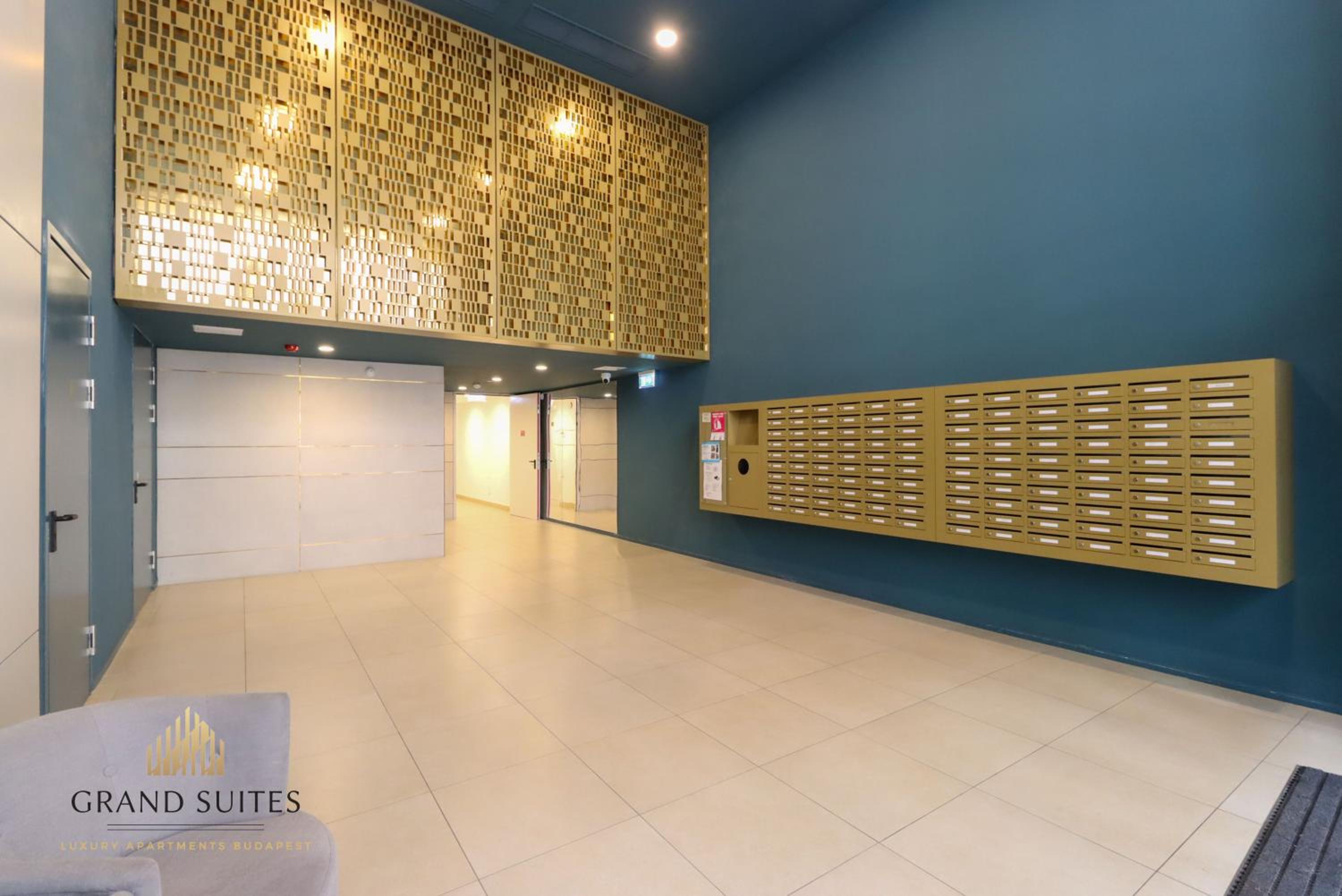 Grand Suites Central