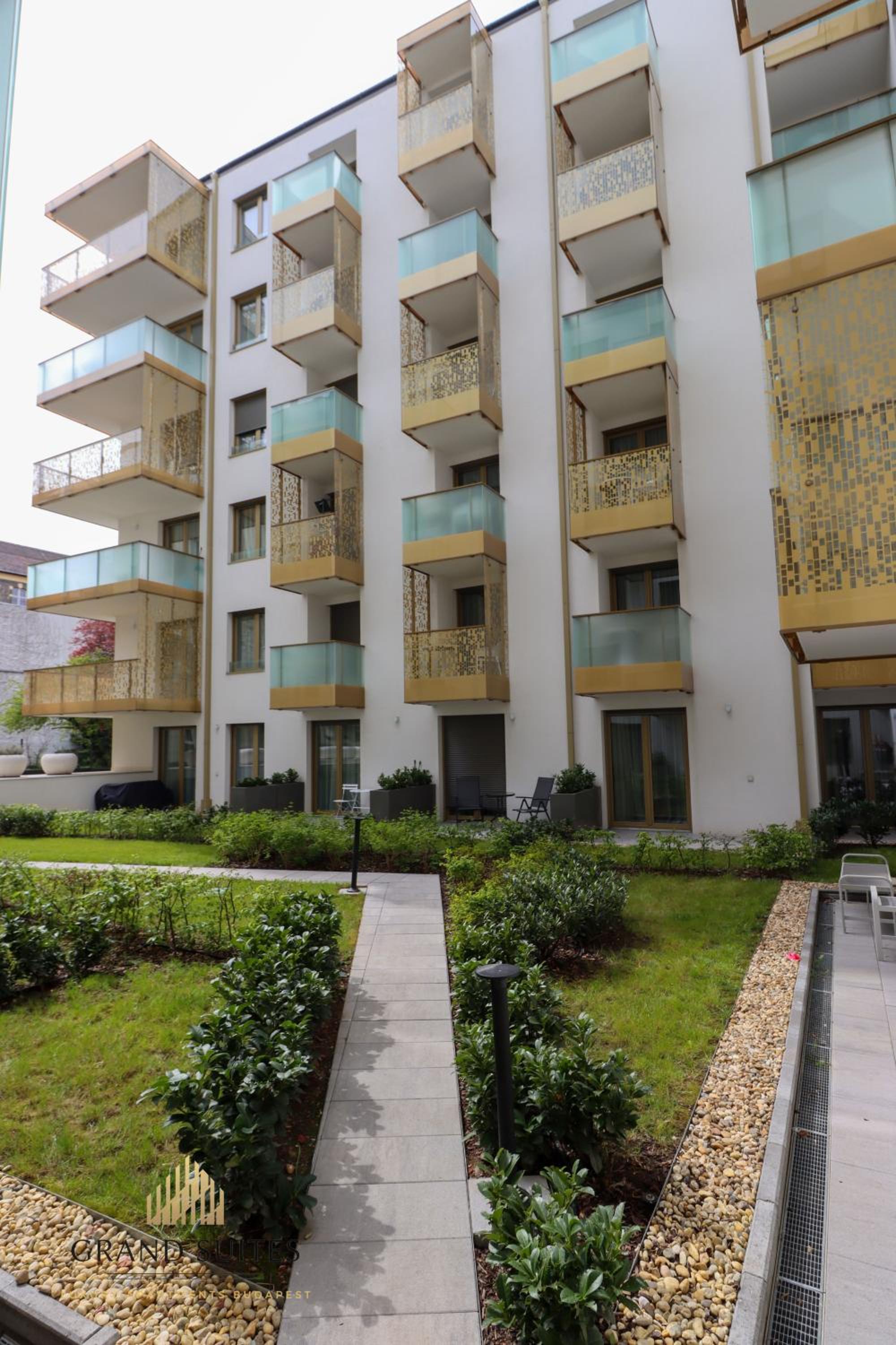 Grand Suites Central