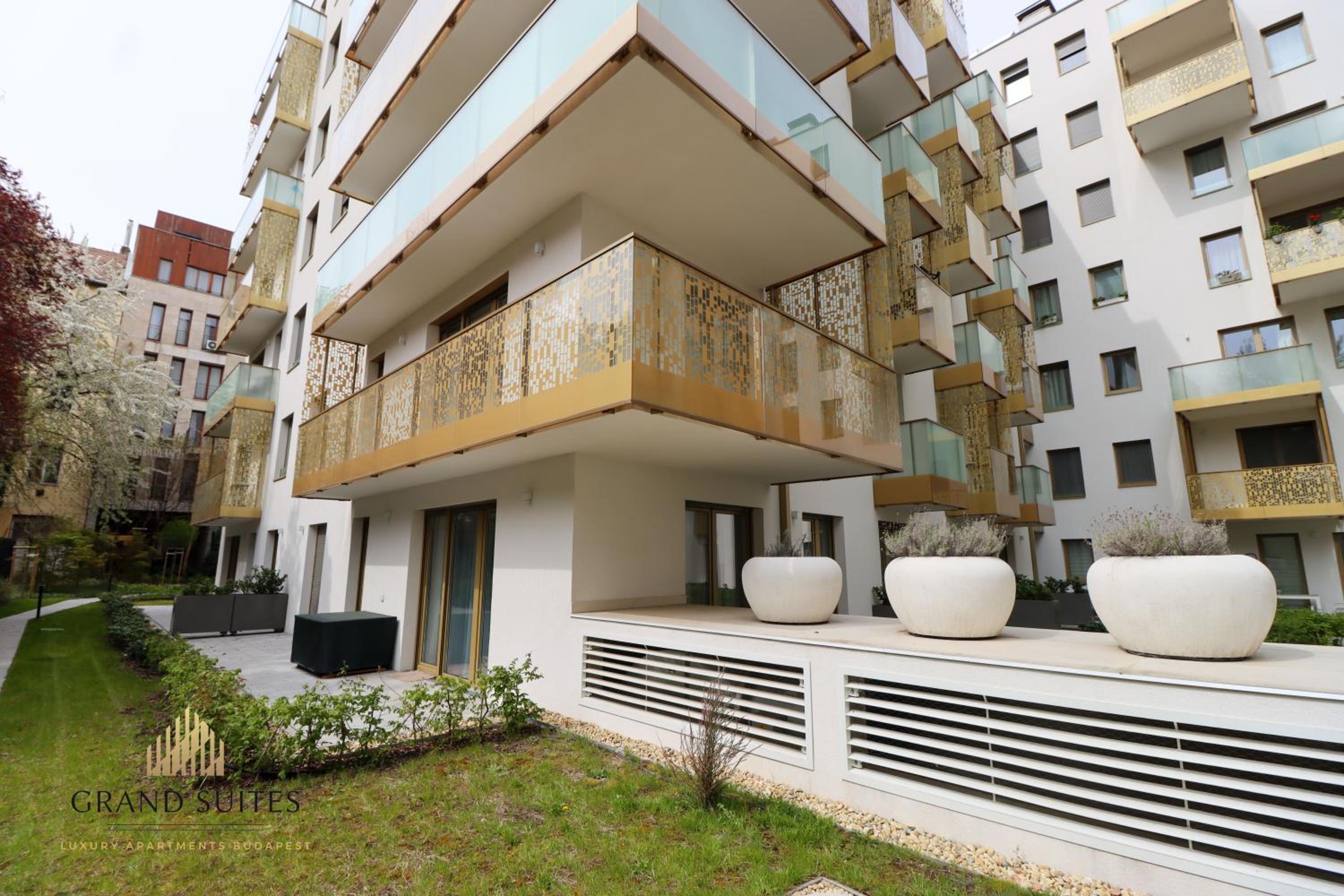 Grand Suites Central