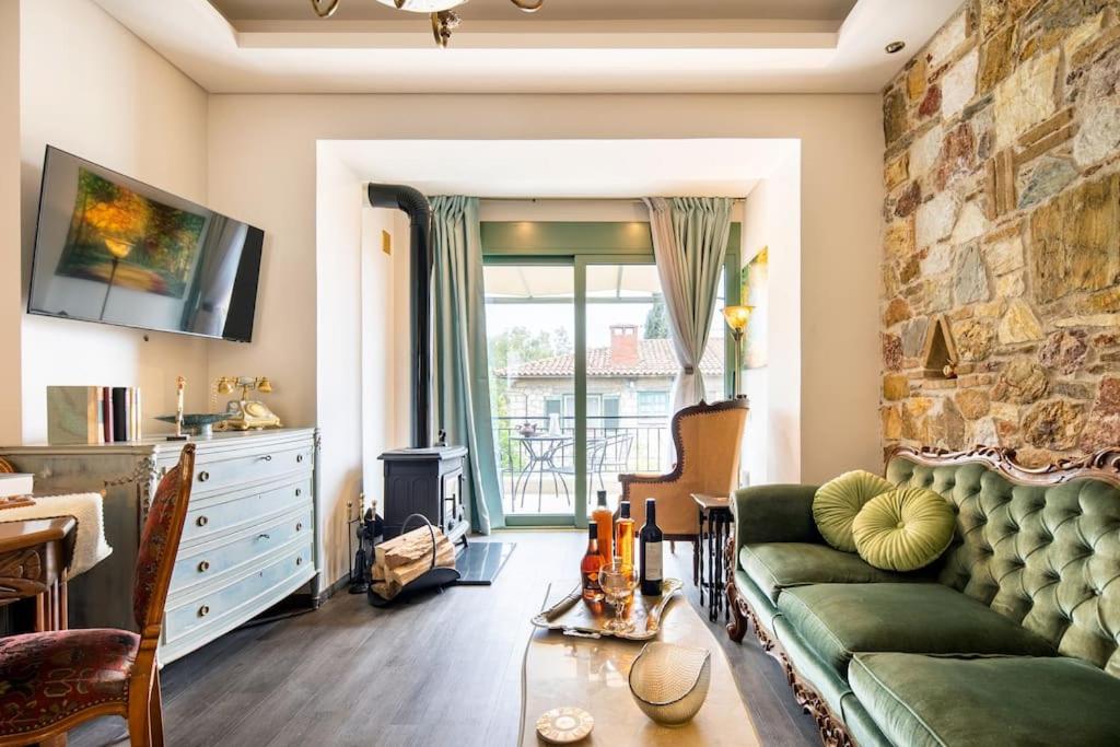 Queen's stone legend, royal living by Acropolis