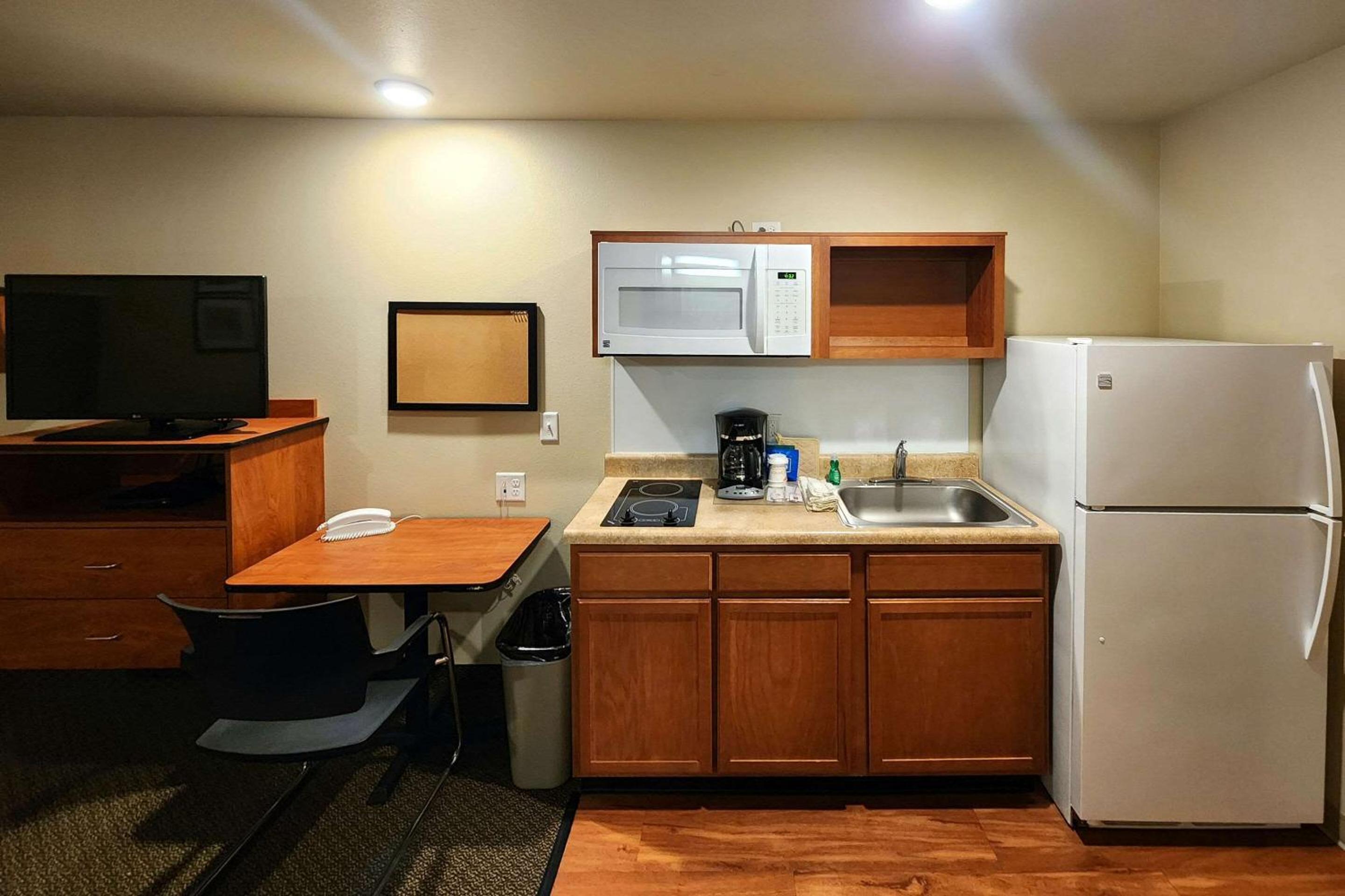 Dickinson Vacations - Suburban Studios Dickinson - Property Image 17