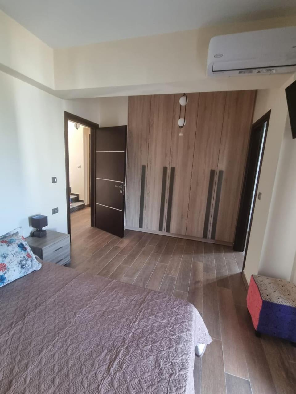 Valentina's Luxe Apartment view 5