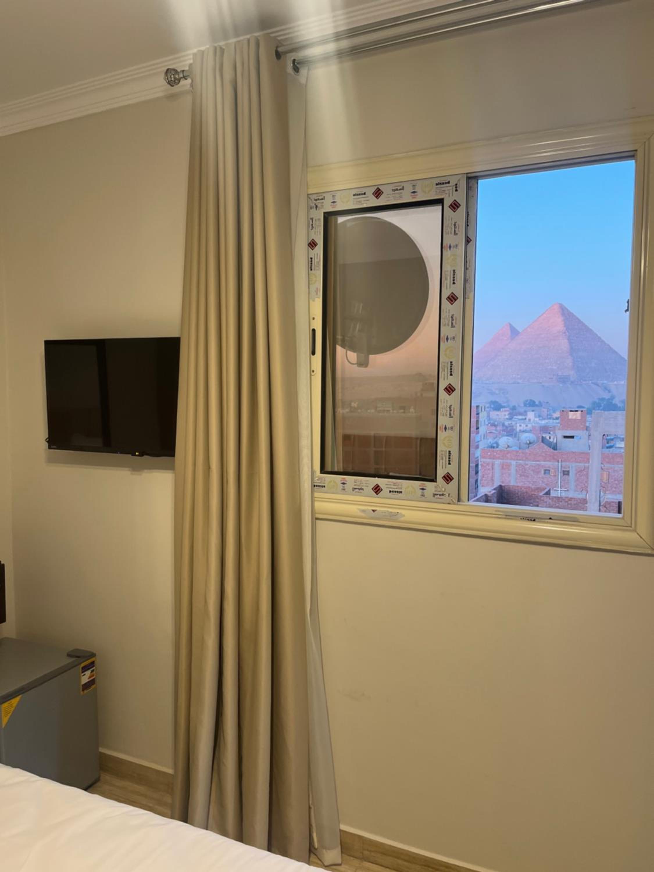 Crowne Pyramids View inn
