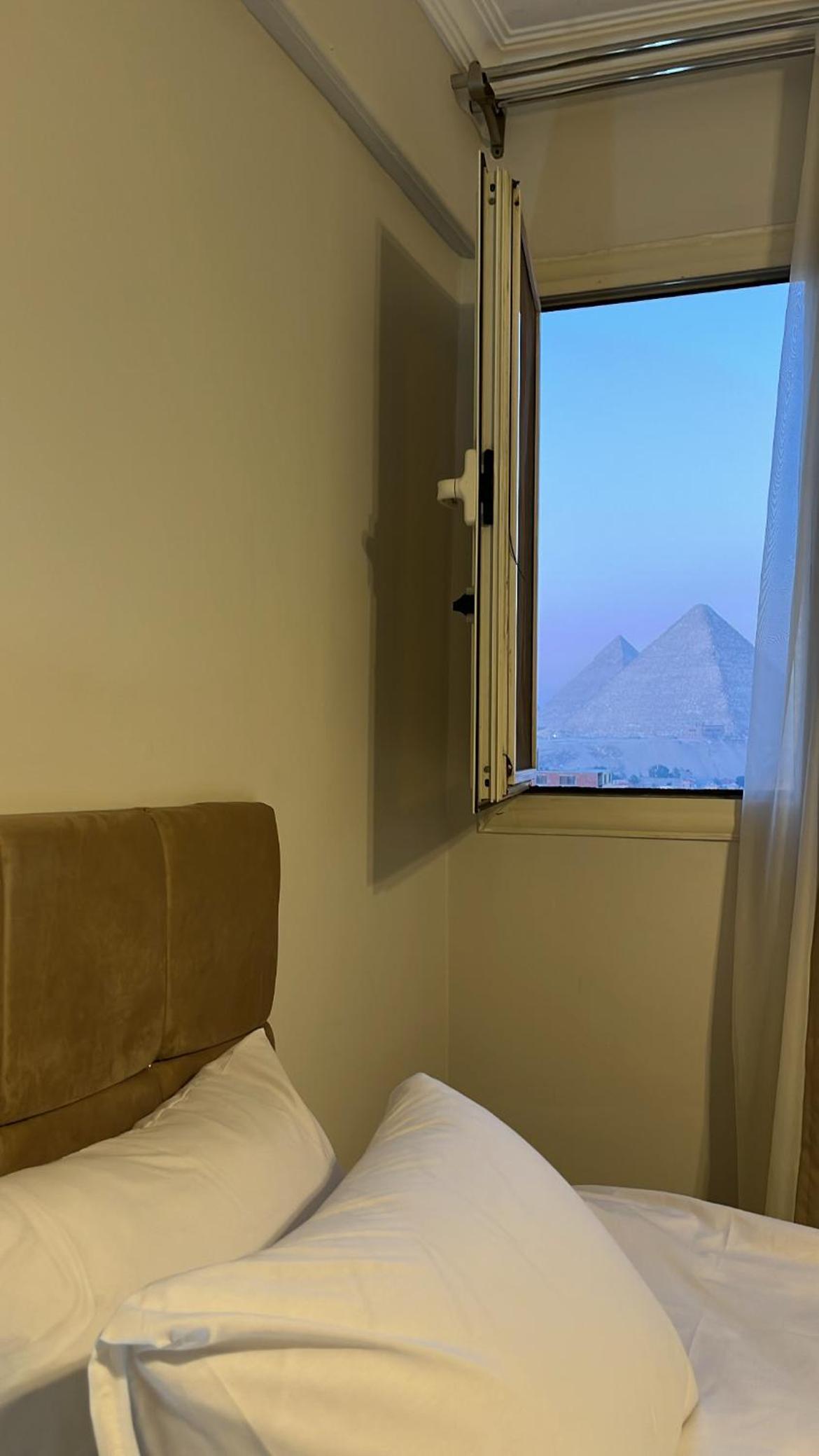 Crowne Pyramids View inn