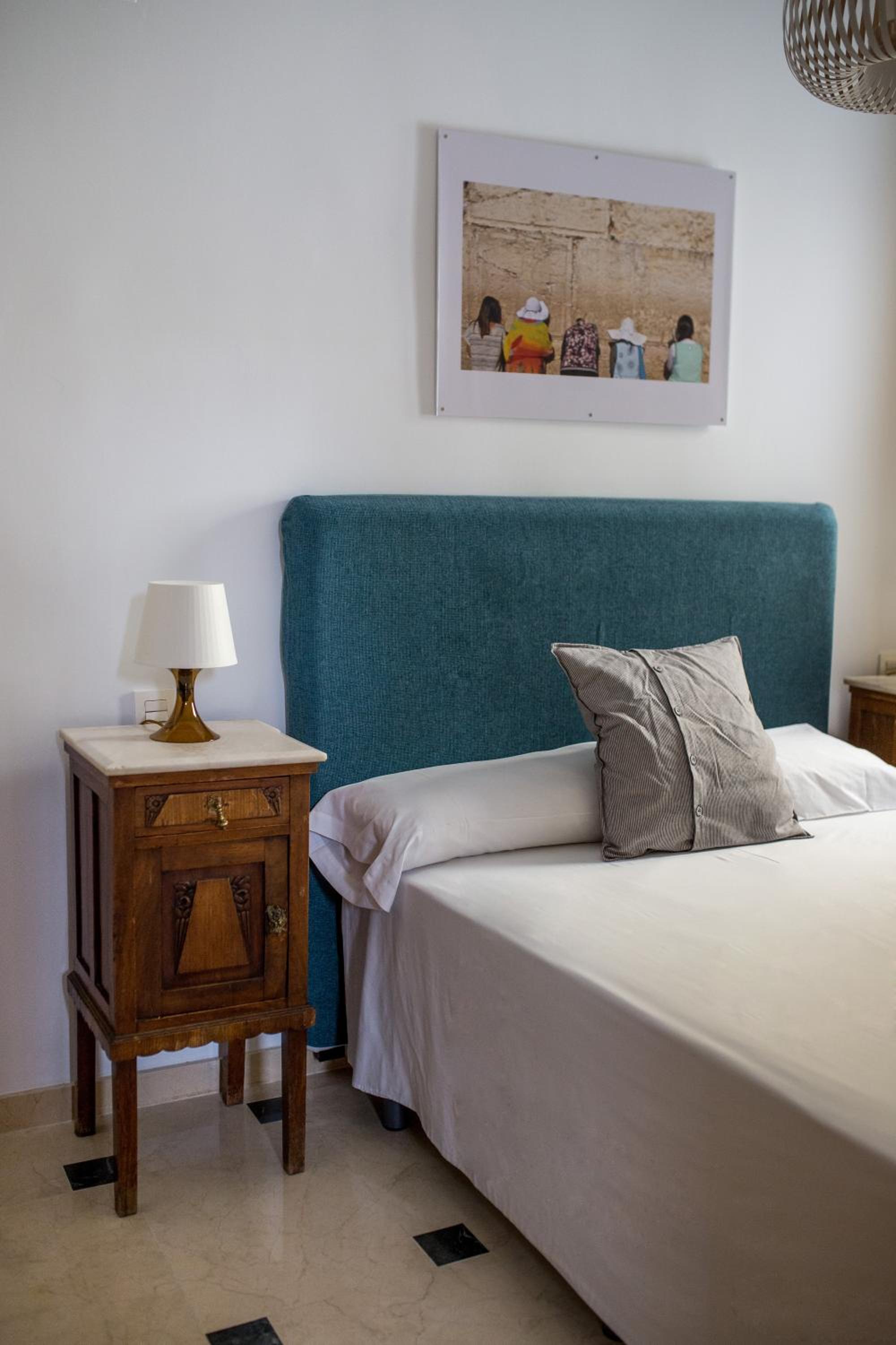 Mesones 54 - Image 3