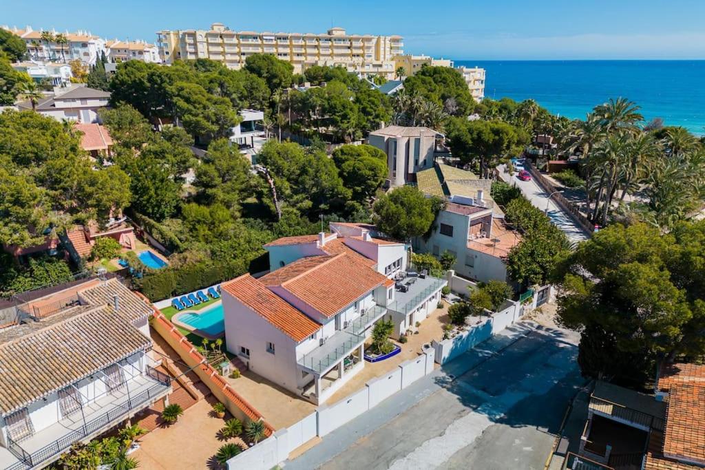 Entire Large Villa next to Award-winning beach