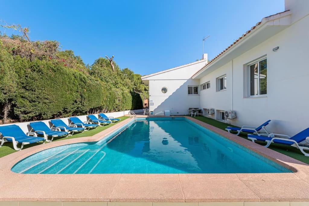 Entire Large Villa next to Award-winning beach