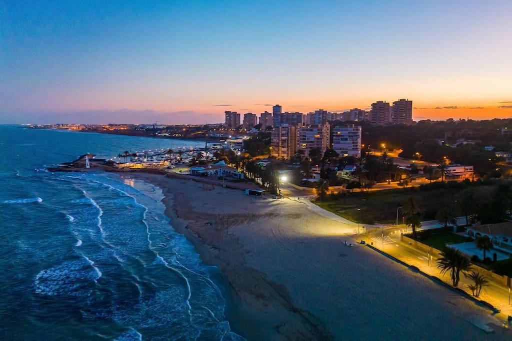 Entire Large Villa next to Award-winning beach