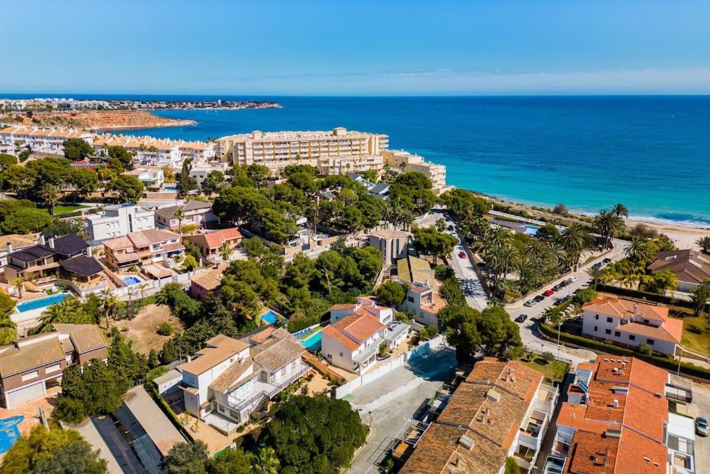 Entire Large Villa next to Award-winning beach
