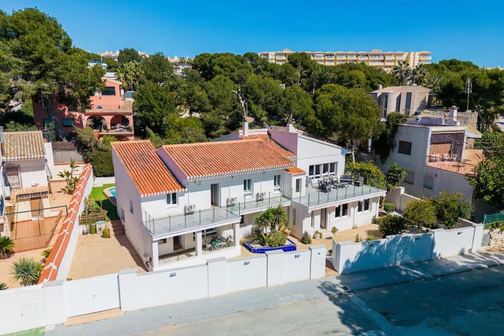 Entire Large Villa next to Award-winning beach