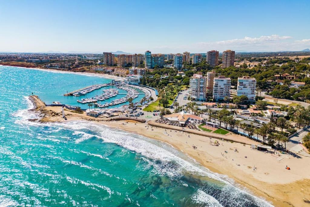 Entire Large Villa next to Award-winning beach