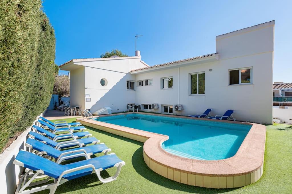 Entire Large Villa next to Award-winning beach