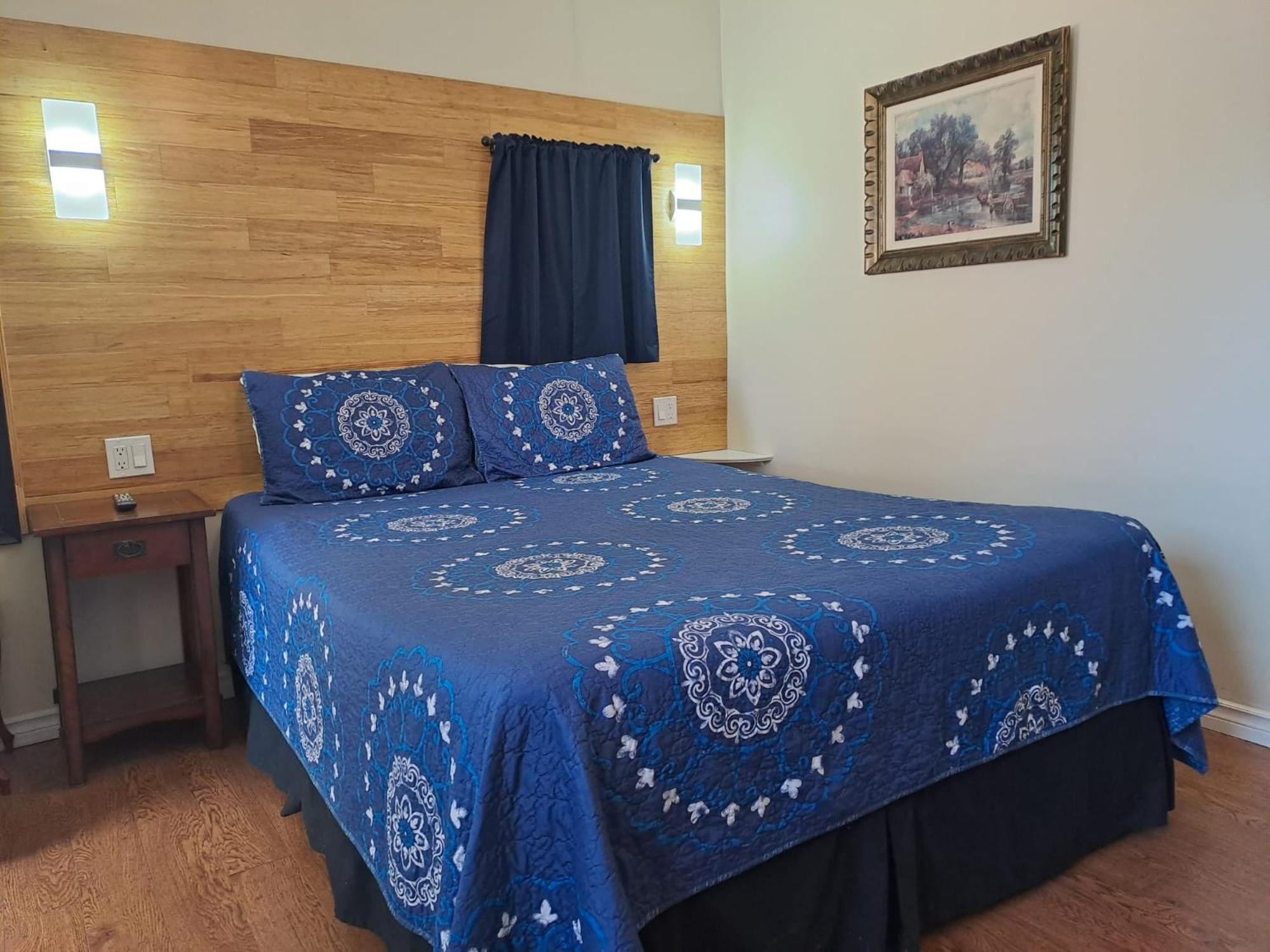 Three Island Motel