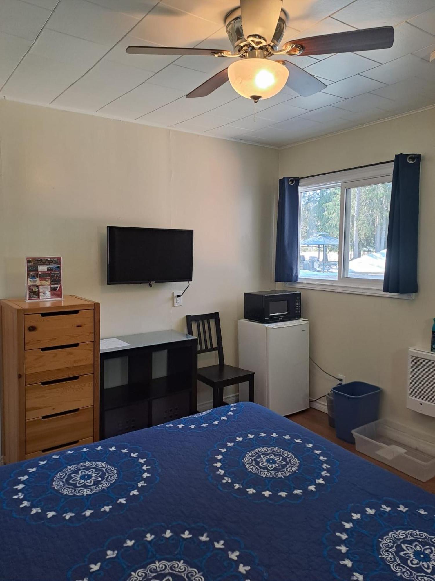 Three Island Motel